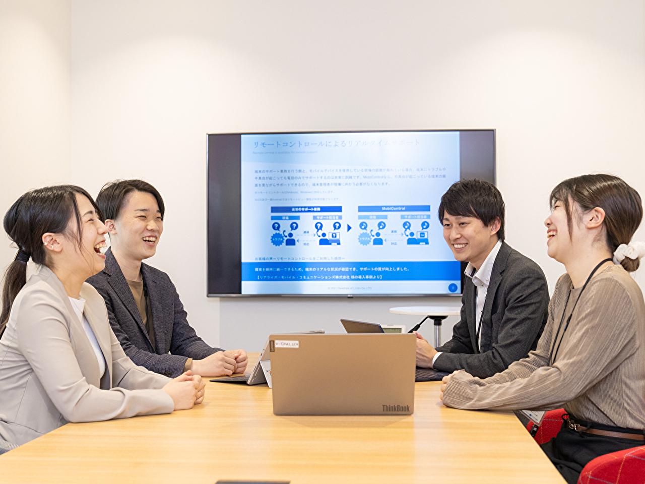 ◆メンバー間の交流を大切にする風土
POLでは部署や職種、入社年次関係なくコミュニケーションが取れるように、会社が様々なイベントや行事を導入しています。

◆平均勤続年数：５年
※勤続年数最長12年のメンバーもおりますが、年々採用人数を増やしているため上記数字となります。

◆若⼿（20代）の社員が6割以上在籍、最年少の部長は33歳︕男⼥⽐は、男性6割：⼥性4割となっております。