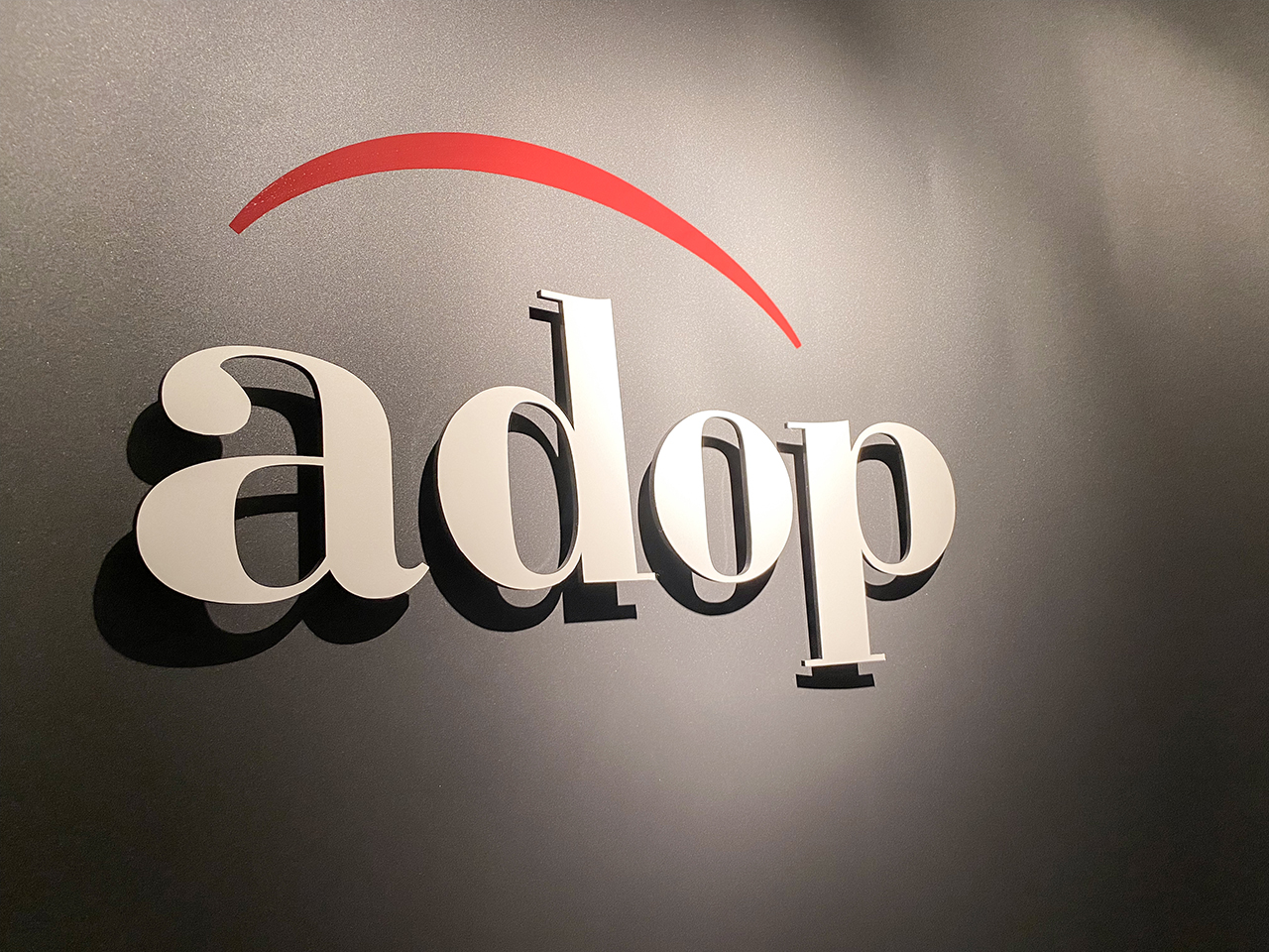 株式会社アドップ（ADOP Inc.）は、開発からプロモーションまでワンストップで提供している会社だ。