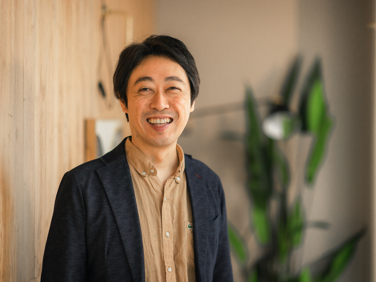 COO小林氏は、前職では経営のポジションを任され、ECサイトの責任者なども担当。元々はウェブデザイナーとしてキャリアをスタートさせており、サポートデスクやプロモーション、マーケティングなどにも精通している。