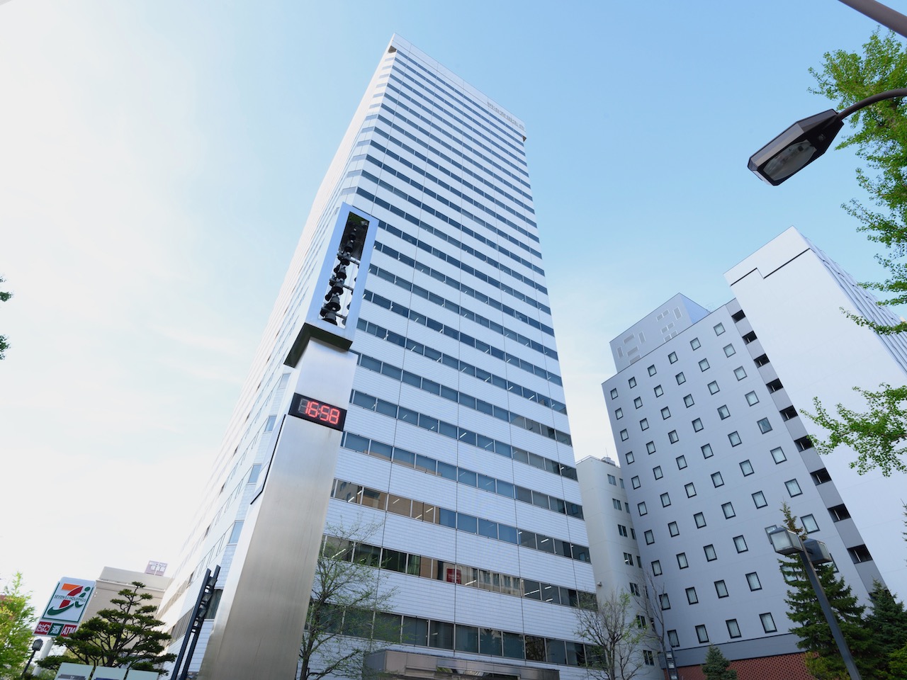 JR『札幌駅』から徒歩約5分と、通勤等にも便利なロケーションにオフィスを構える。