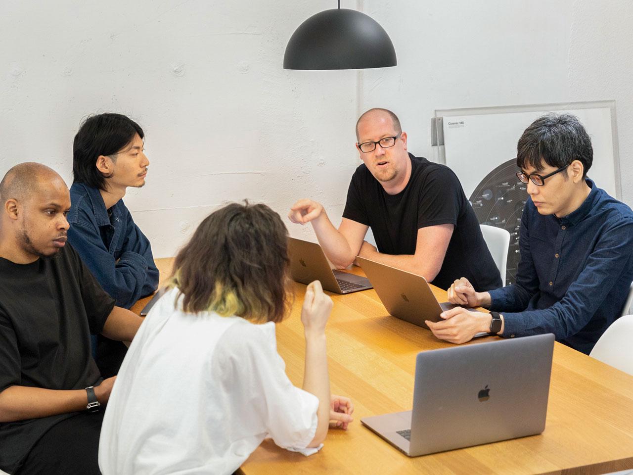 少数精鋭の企業でありながら、大手クライアントのプロジェクトに携われる環境、そして日本に居ながらにして世界レベルのUIデザインスキルを磨ける企業である。