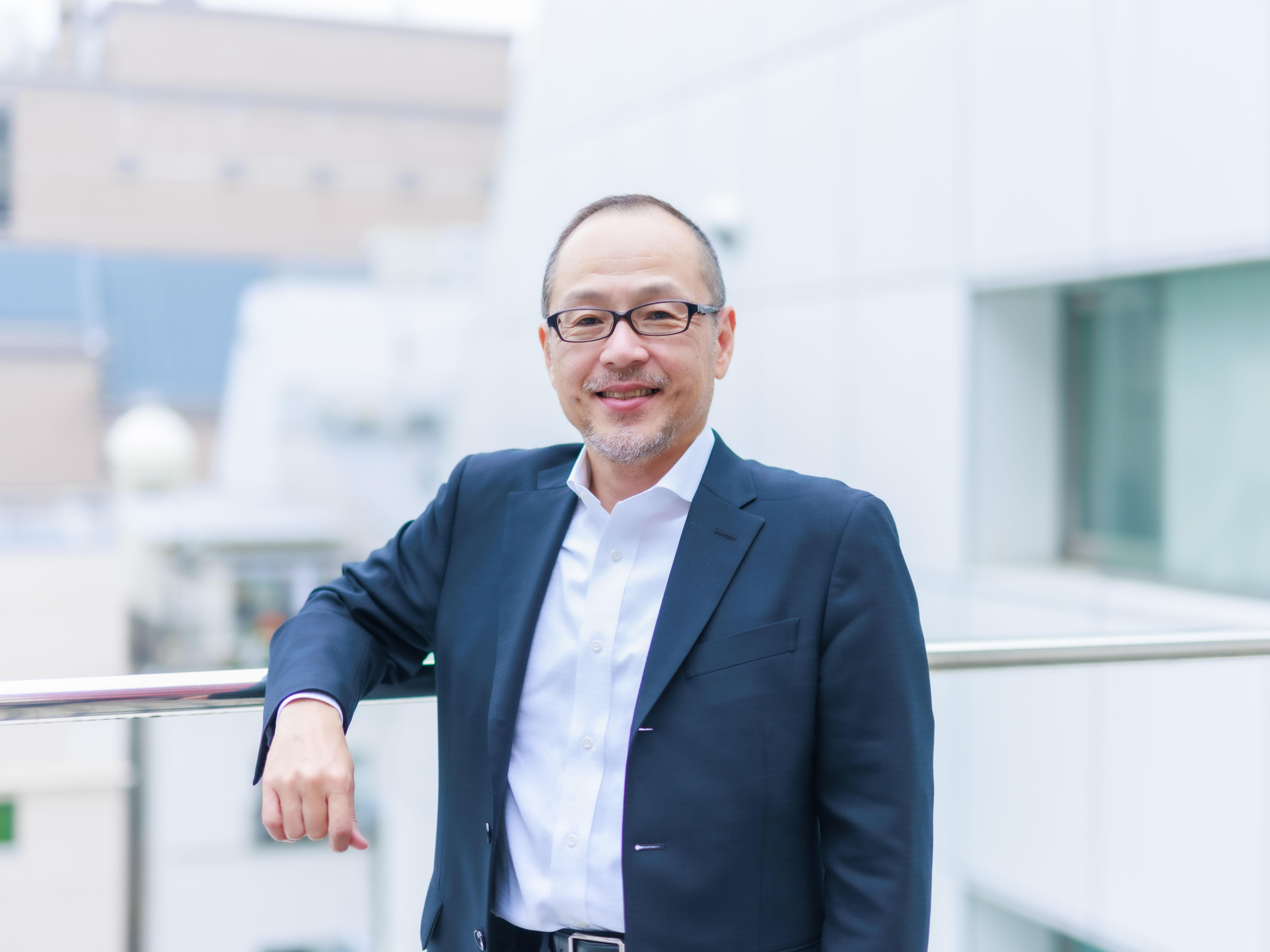 社員同士の仲が良く、フラットで明るい雰囲気が特徴的。人間関係から生じるストレスとは無縁の環境だ。