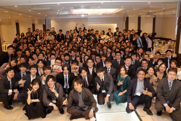 2022年4月IT事業部の分社のタイミングで全社の決起パーティーを開催。一人一人の感謝の意を込めて、年間で定期的なイベントの開催は欠かさず行っていきたいと考えています。