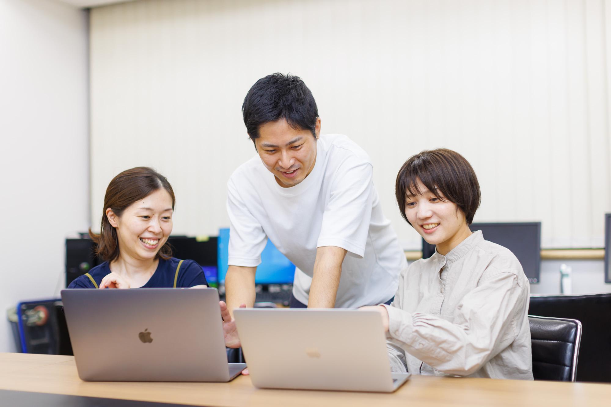 また、物件等の施設紹介、遠隔地からの現場共有に地図と連動して360度写真・VR写真を共有できる『360GeoView』等、地図とWebの技術で顧客の業務効率化を実現するサービスも提供。