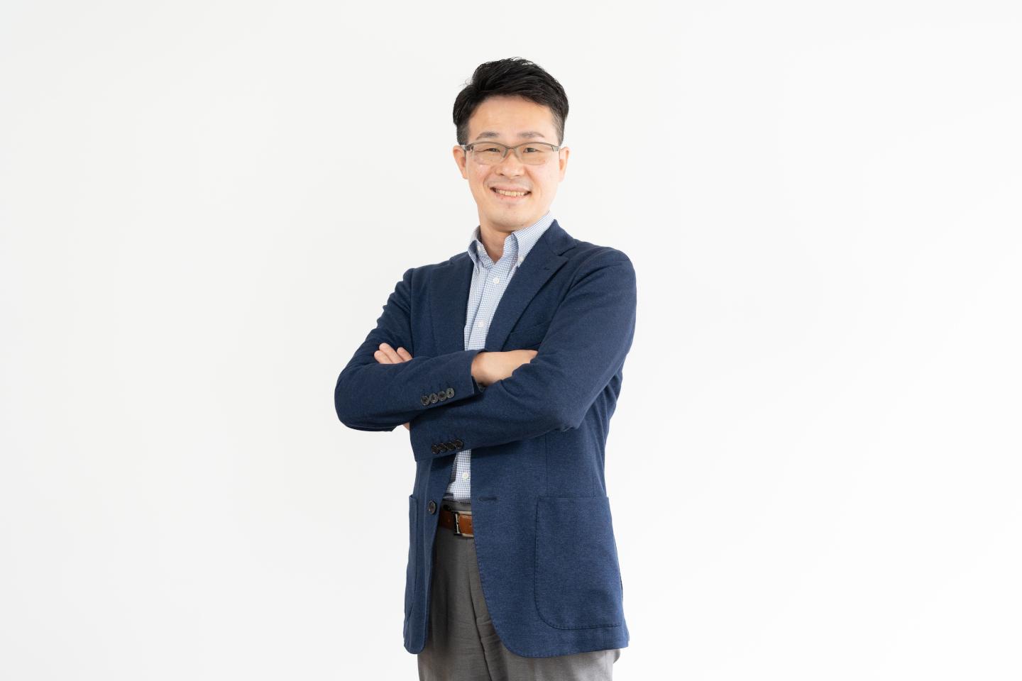 執行役員 CTO　佐々木努 氏

1977年06月　滋賀県草津市 生まれ
2000年03月　立命館大学 理工学部 卒業
2000年04月　日立ソフトウェアエンジニアリング
(現・(株)日立ソリューションズ)入社
2005年02月　日立ソフトウェアエンジニアリング 株式会社
(現・(株)日立ソリューションズ)退社
2005年03月　有限会社YAZ 取締役に就任
2005年09月　株式会社YAZ 取締役に就任 執行役員も兼任(現任)