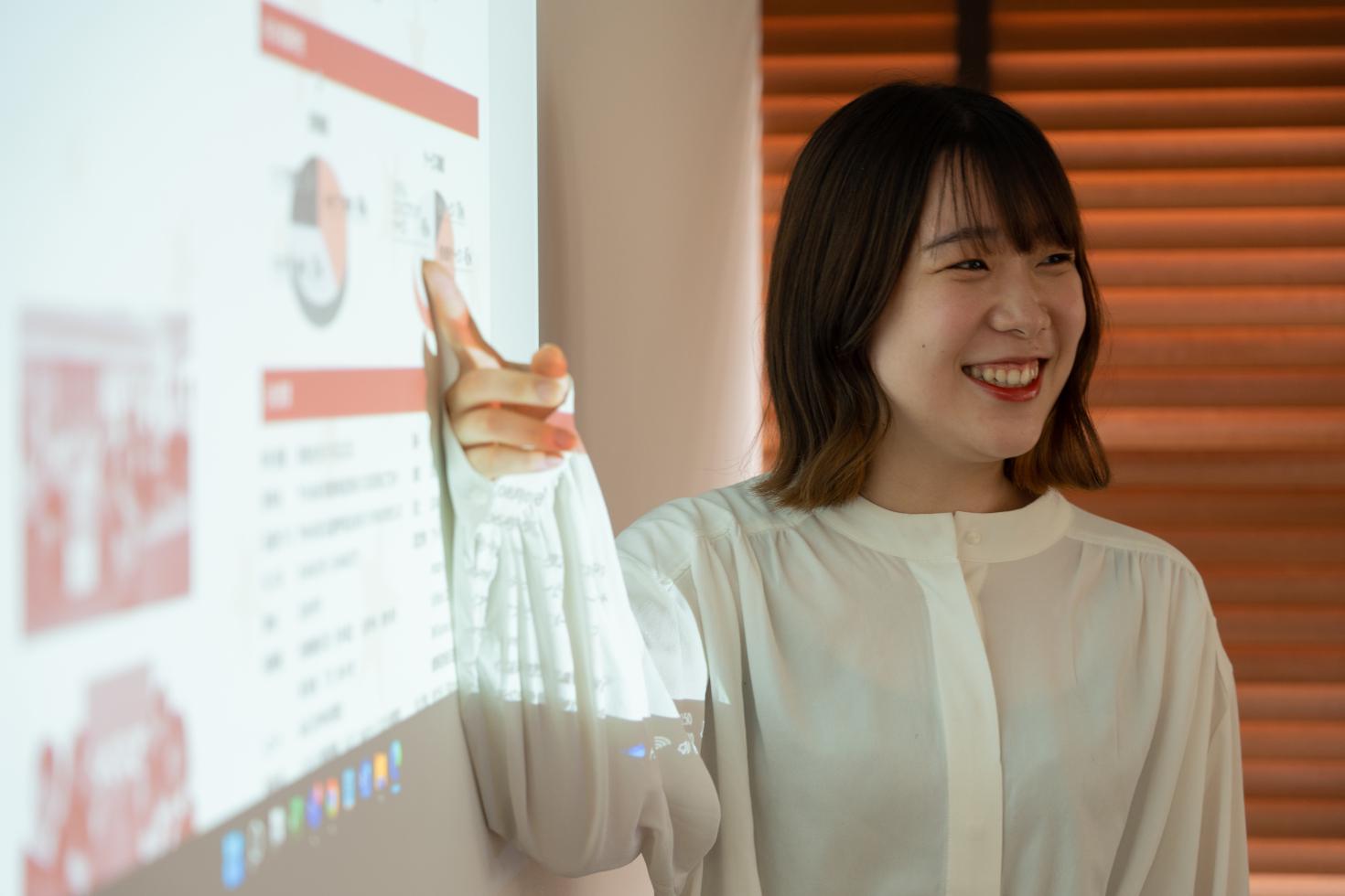 毎月開催技術イベント『ライトニングトーク』

テーマは自由。
”新しい技術の学びや発見をメンバーと共有したい”

そんな想いからスタートし、
社内イベントで盛り上がる人気なコンテンツ