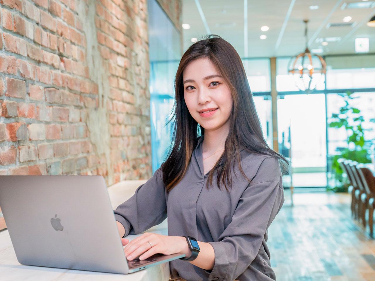 EC事業者のビジネスを最速で成長させるオリジナルのSaaS型CRMツール『DMM チャットブースト for EC』は2020年にリリースして以来、既に1,000社以上が導入している。