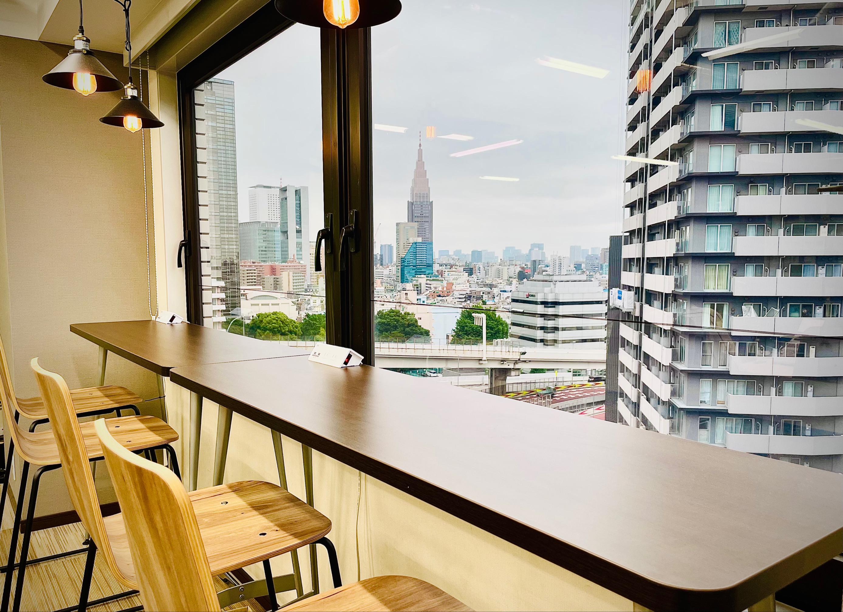 社内はワンフロアで、企画提案もポジションに拘らず積極的に出来る。20～30代が中心で年齢が近いため、仲もよく、アイディアや意見も出しやすい雰囲気です。