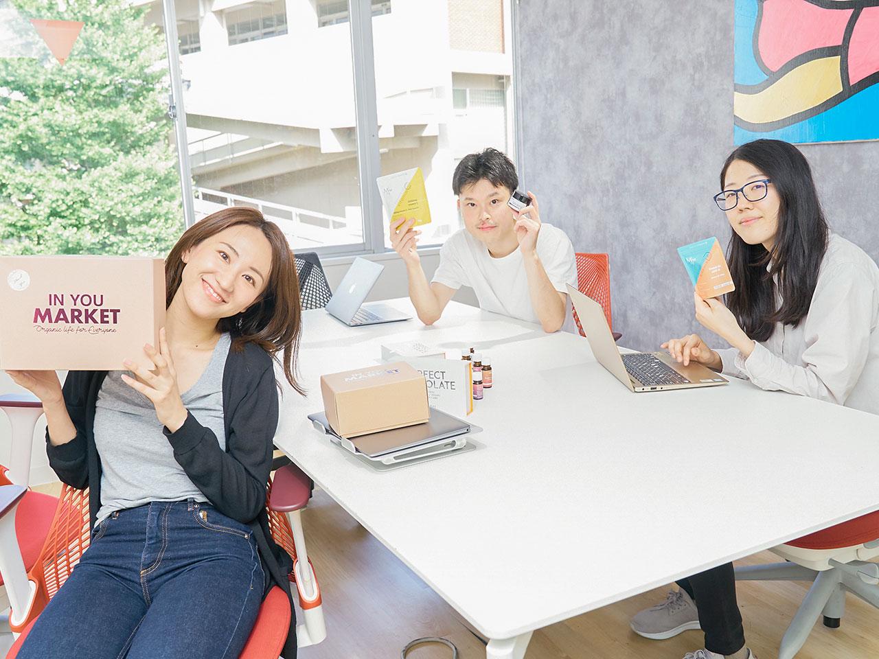 男女・人種・年齢による上下関係がなく、多国籍なメンバーがフラットな環境で、性格や価値観、ライフスタイルを互いに理解し合いながら働いている。