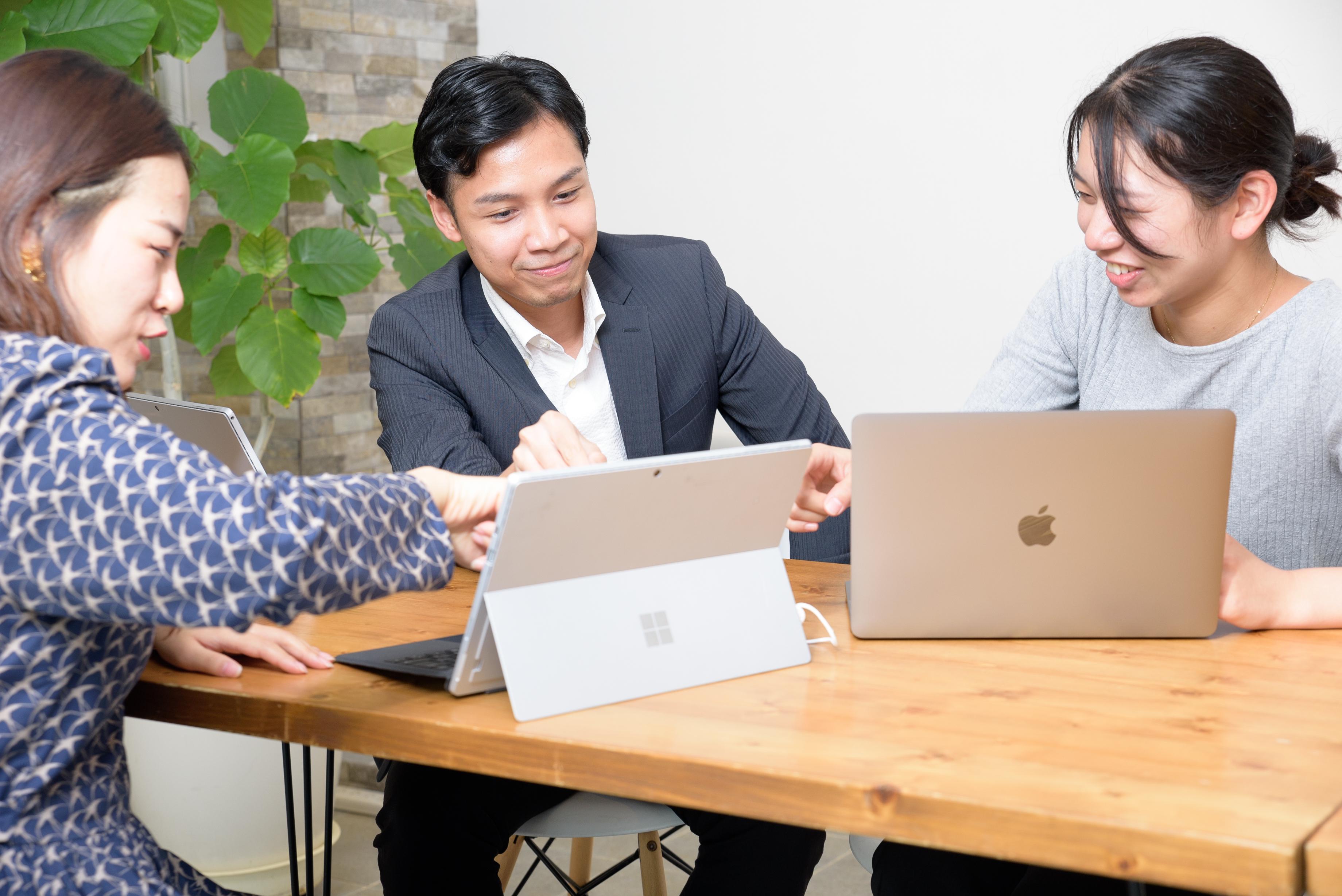 コンサルタントやエンジニアとして、外国籍のメンバーが多数活躍しており、異なるバックグラウンドからお互いに良い刺激がもらえる環境です。