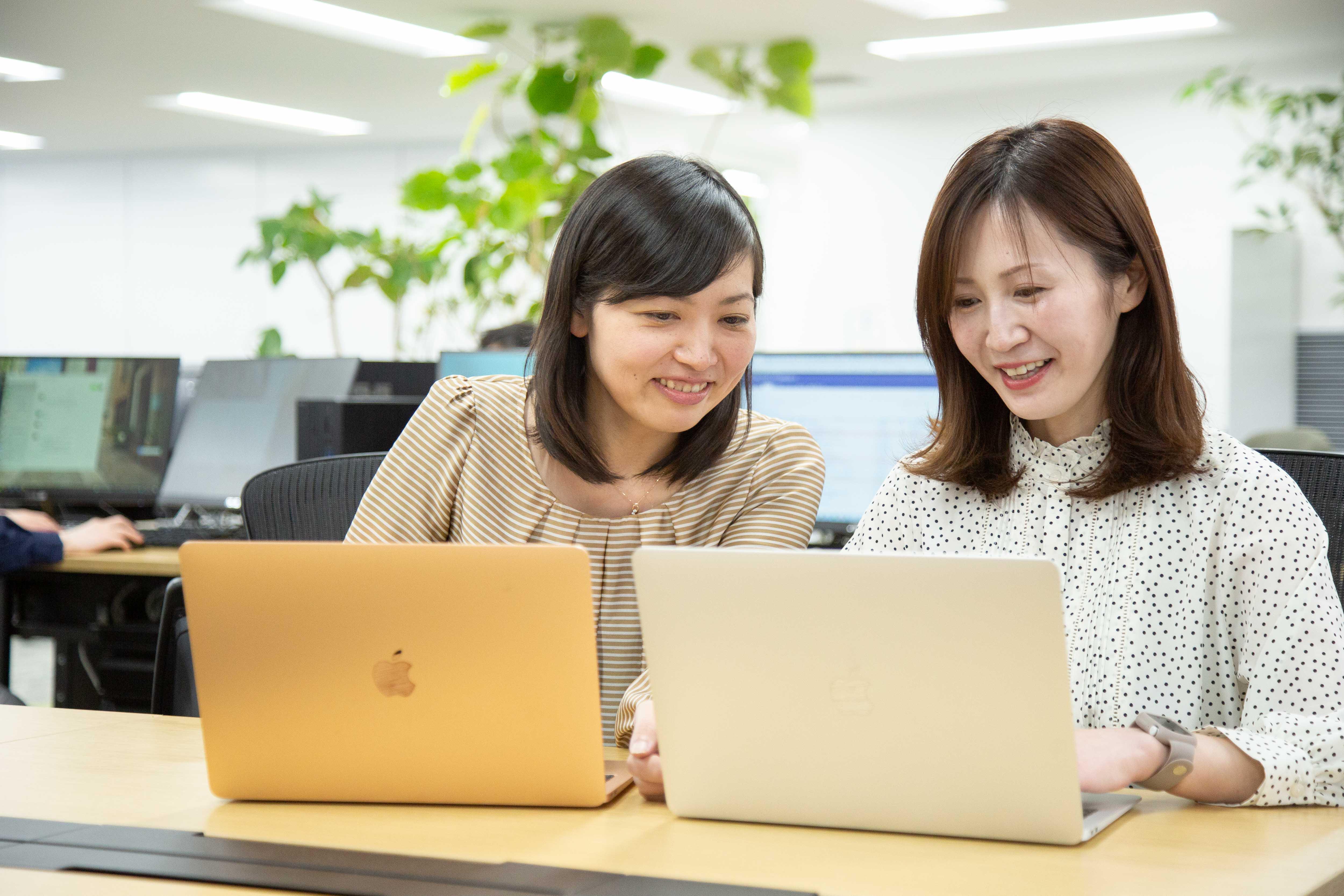 女性の管理職登用は約４０％。入社後４か月で管理職登用実績あり。