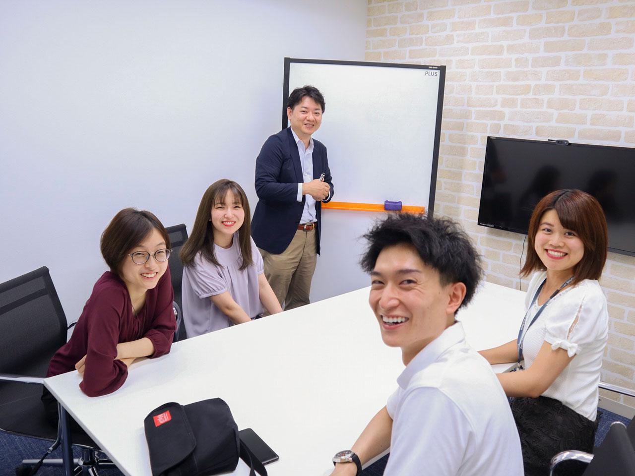 コミュニケ―ションが活発なカルチャーで情報共有や横の連携が密な他、スキルアップを目指す勉強会、懇親のための食事会等、社内イベントが多い。