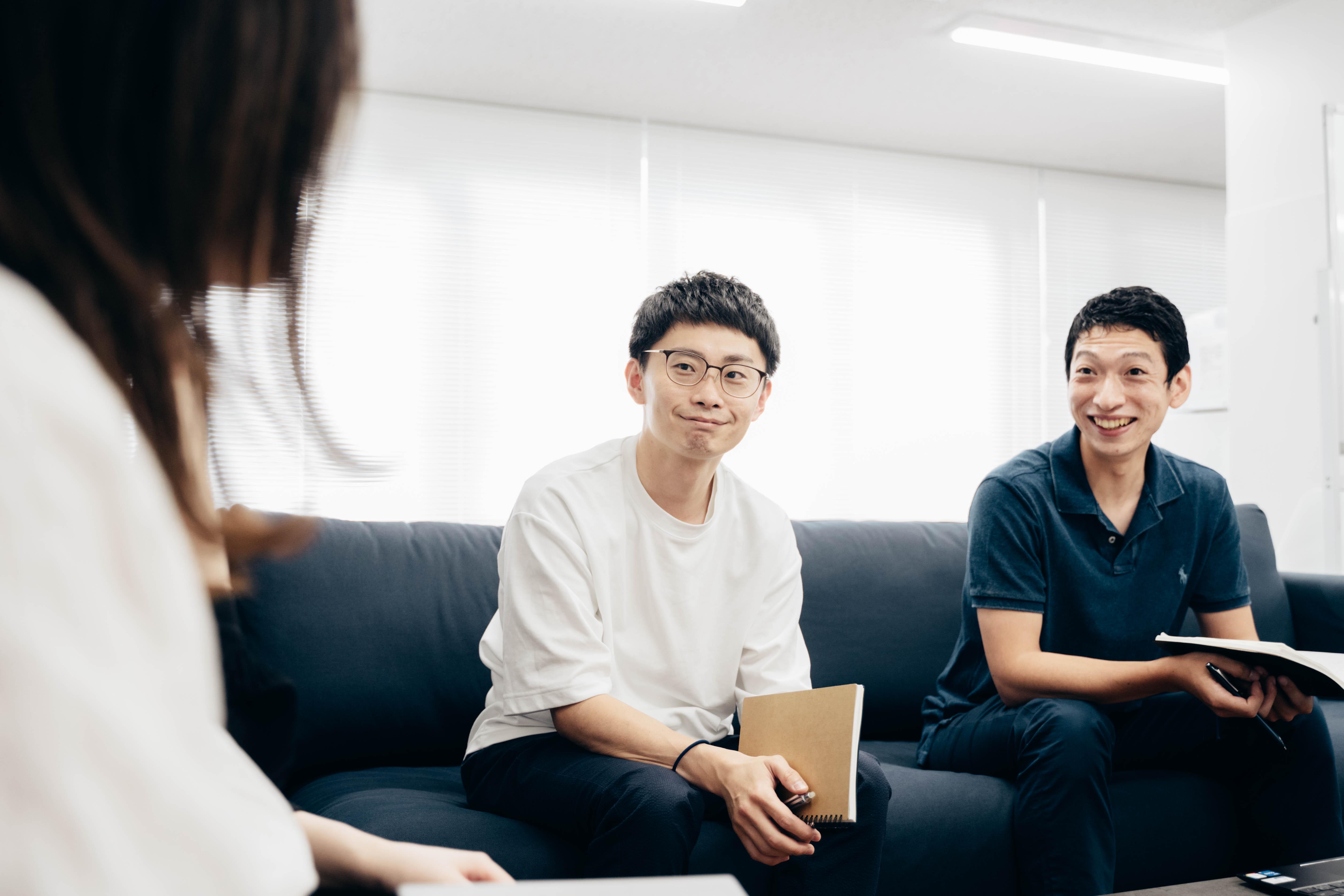 面倒見の良いタイプが多く、「ここまで手厚くサポートしてもらえると思わなくて、いい意味でギャップがあった」と新入社員は言う。
1on1や月に2回の全体会議、スキル共有の勉強会等、コミュニケーションの機会は多い。