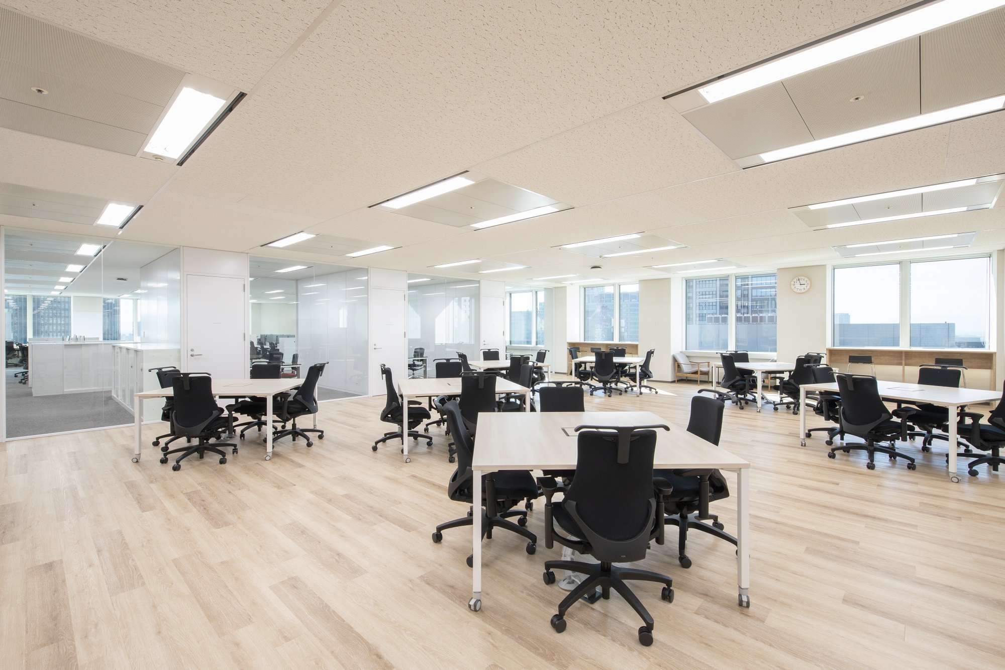 2022年3月にリニューアルした大阪オフィスのフリースペース。
明るく、開放的な雰囲気です。