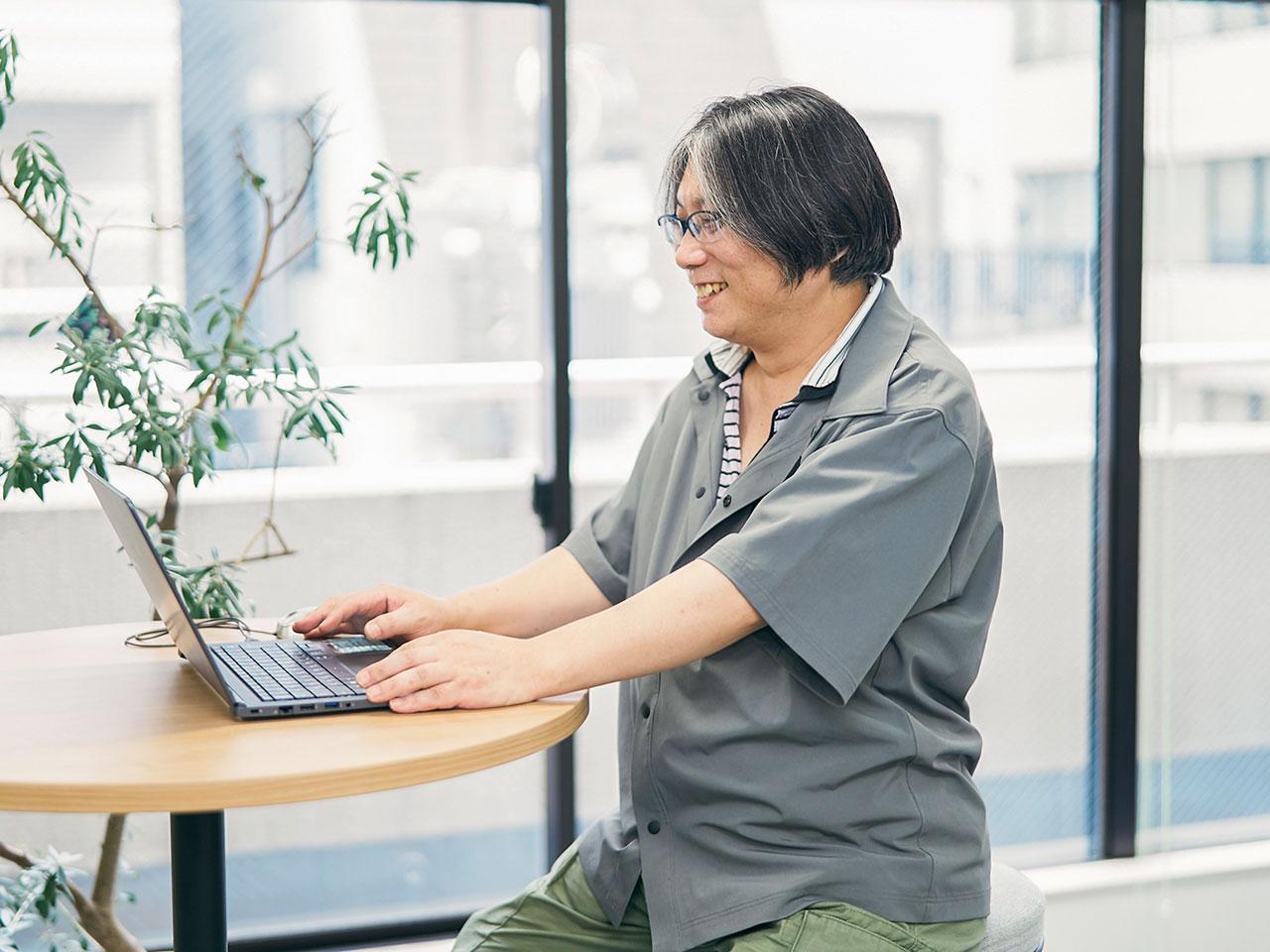 それに伴い、自律的、効率的に仕事を進められる新たな仲間を求めている。