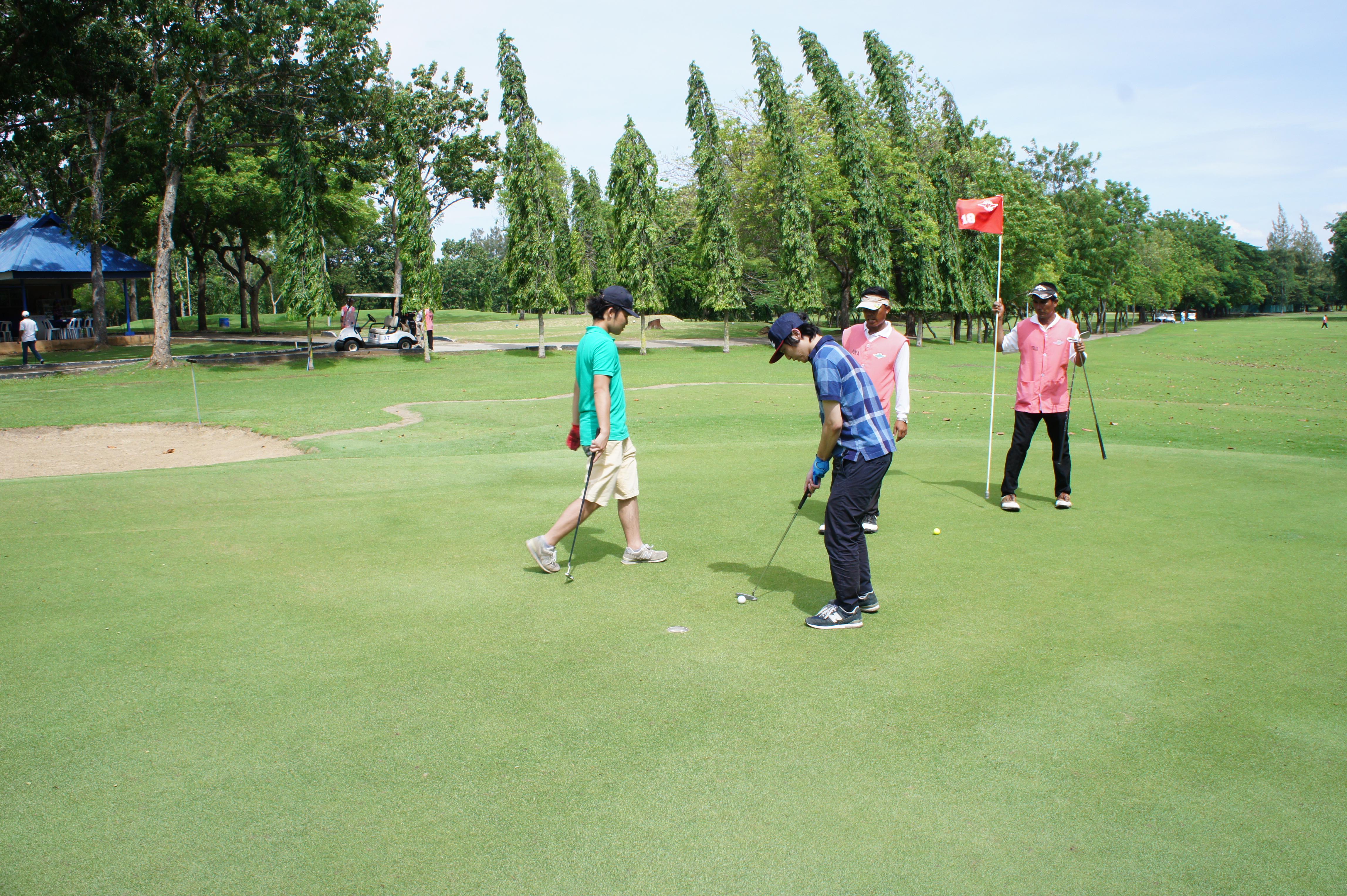 若いメンバーが多いため、プライベート/仕事関係なく皆仲良しなのも特徴です。社員旅行や飲み会なども実施し、親睦を深めています。
※画像は、コロナウィルス流行前に社員旅行で行ったタイでのワンシーンです。