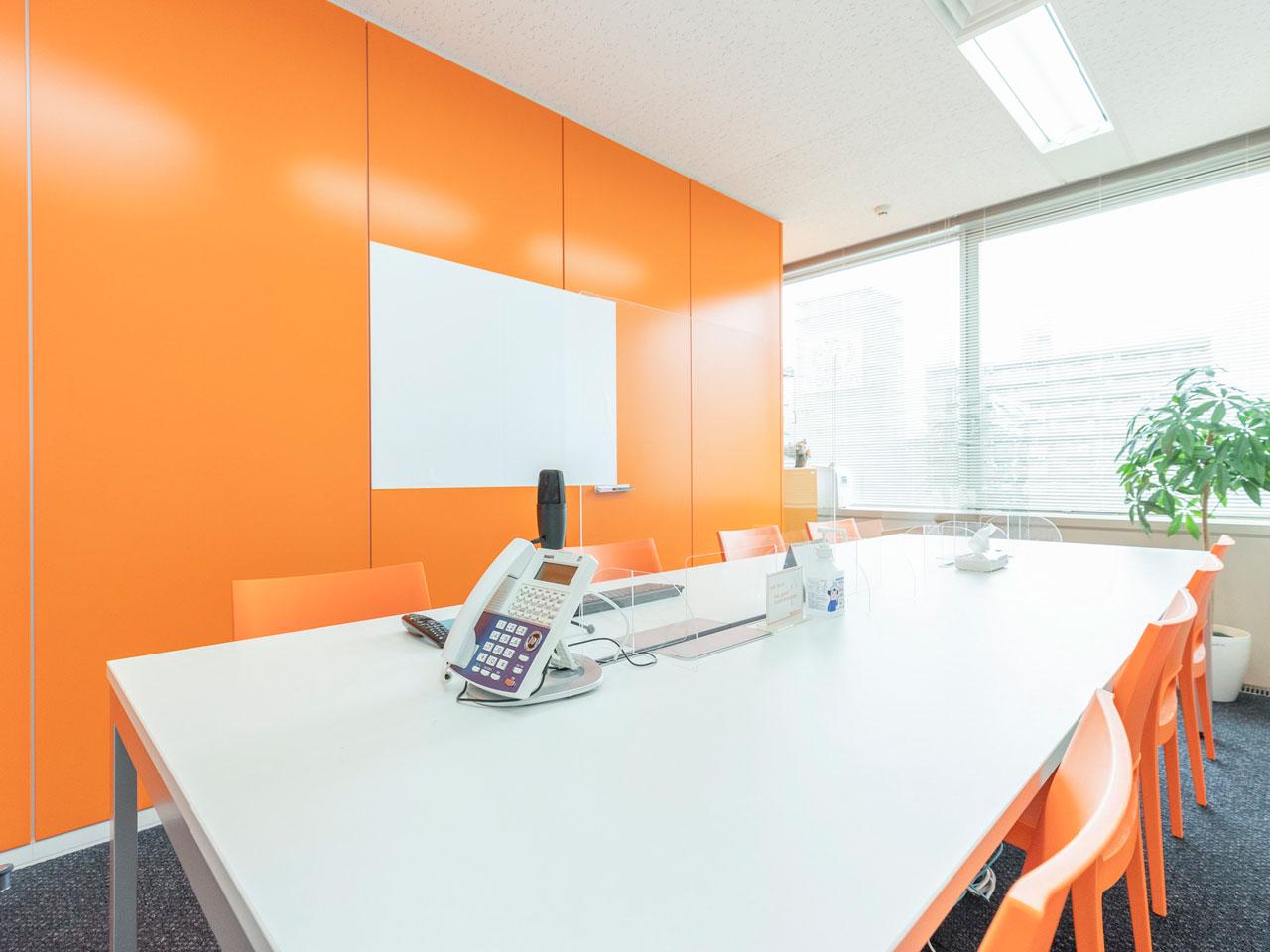 クリエイターが働きやすい環境整備に努め、残業や休日出勤を前提としない働き方を貫いている。