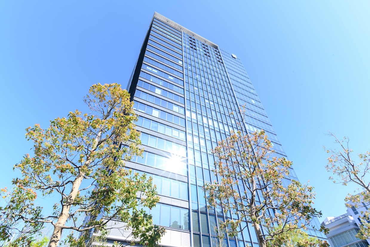 渋谷は宇田川町のAbemaタワーズがオフィス。ビル内に食堂やカフェ、コンビニも備えています。