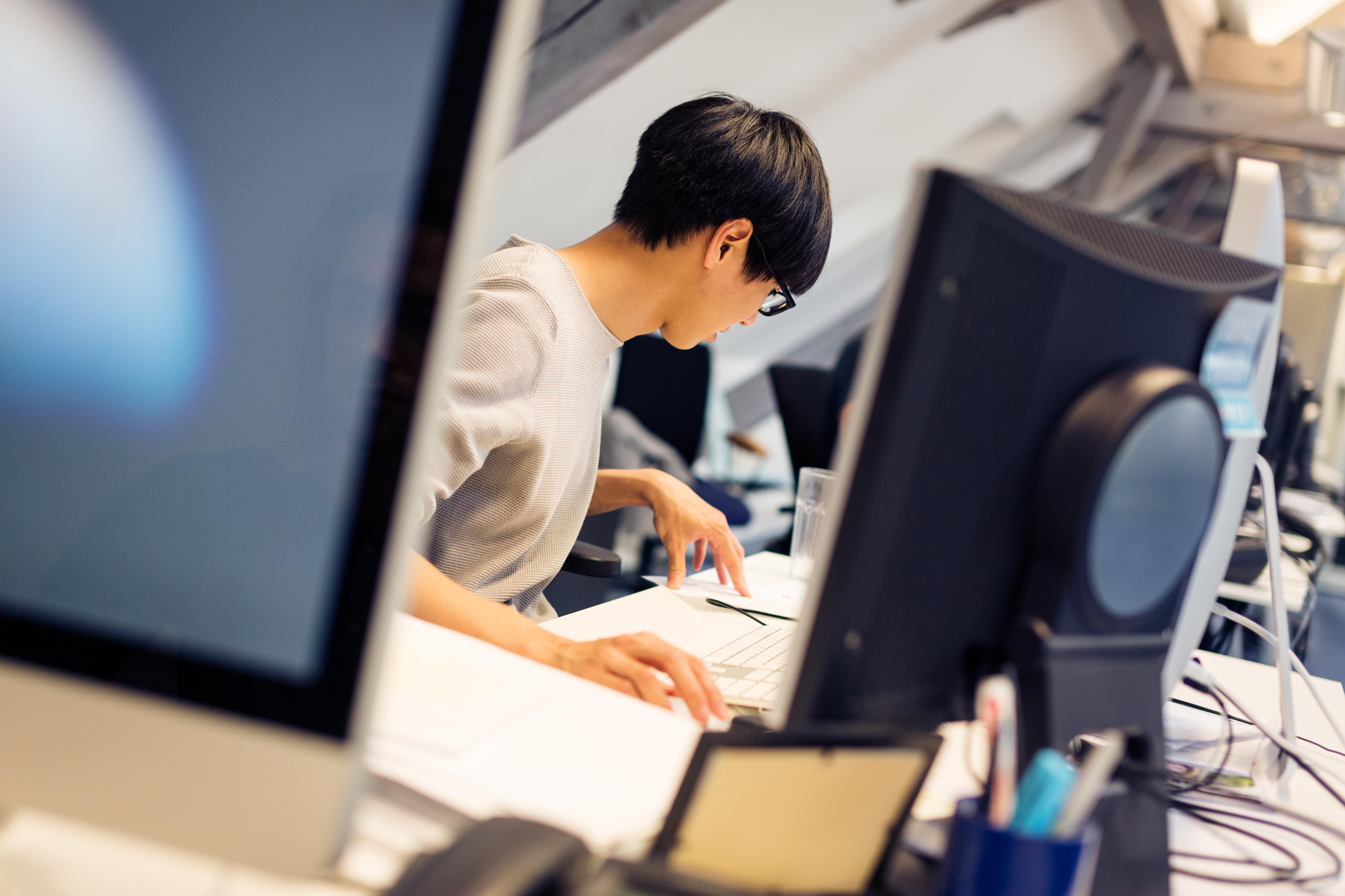 通信キャリアビジネスの領域に特化して、営業、企画、コンサルティング、システム開発など、クライアントの業務をトータルで支援している。