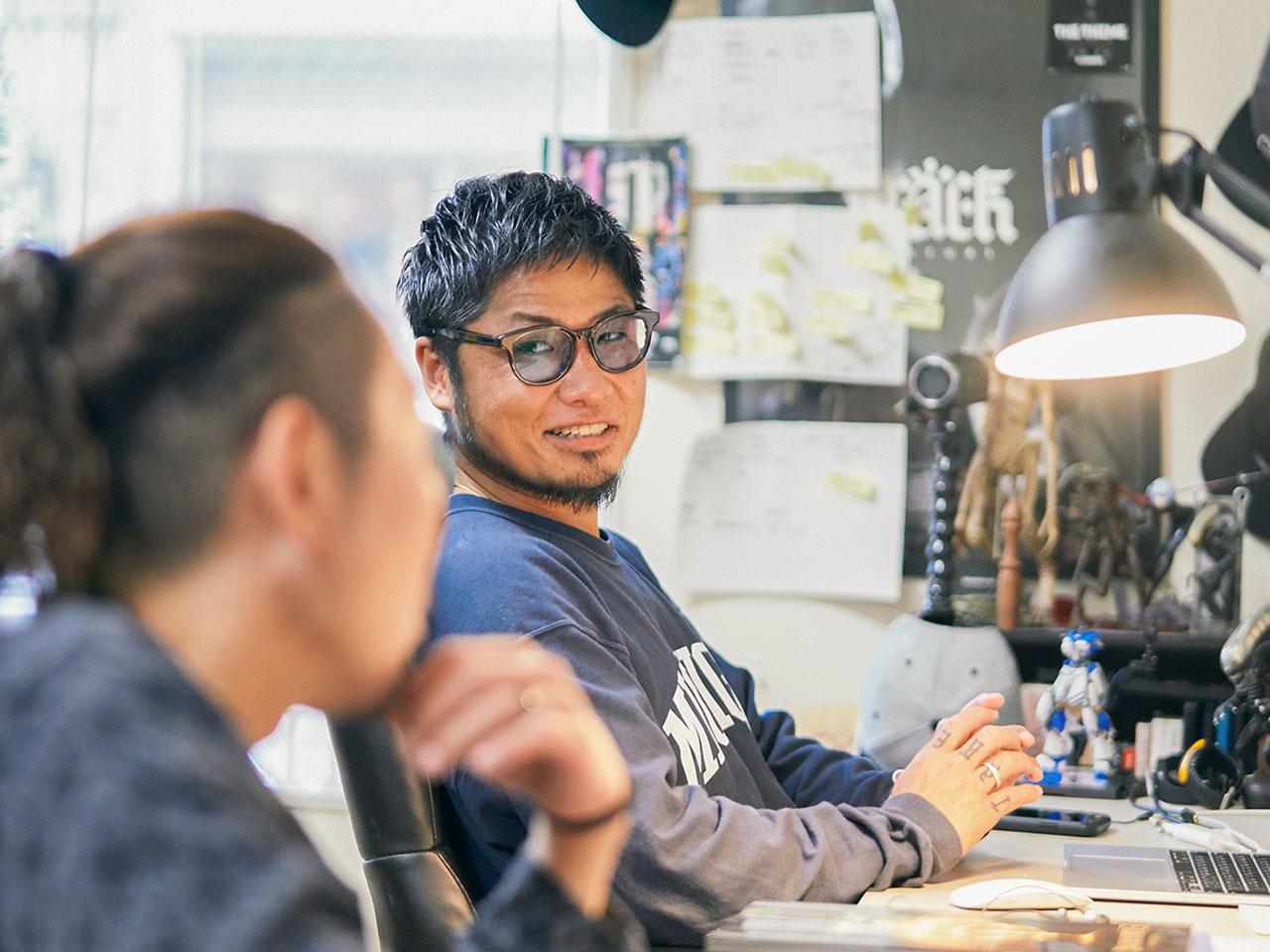 2018年設立の同社は、代表の小川佑太氏を中心に前職時代の仕事仲間や同郷の友人等、仕事以外でも映画やスポーツ・音楽等で遊ぶ、仲の良いメンバーで構成されている。