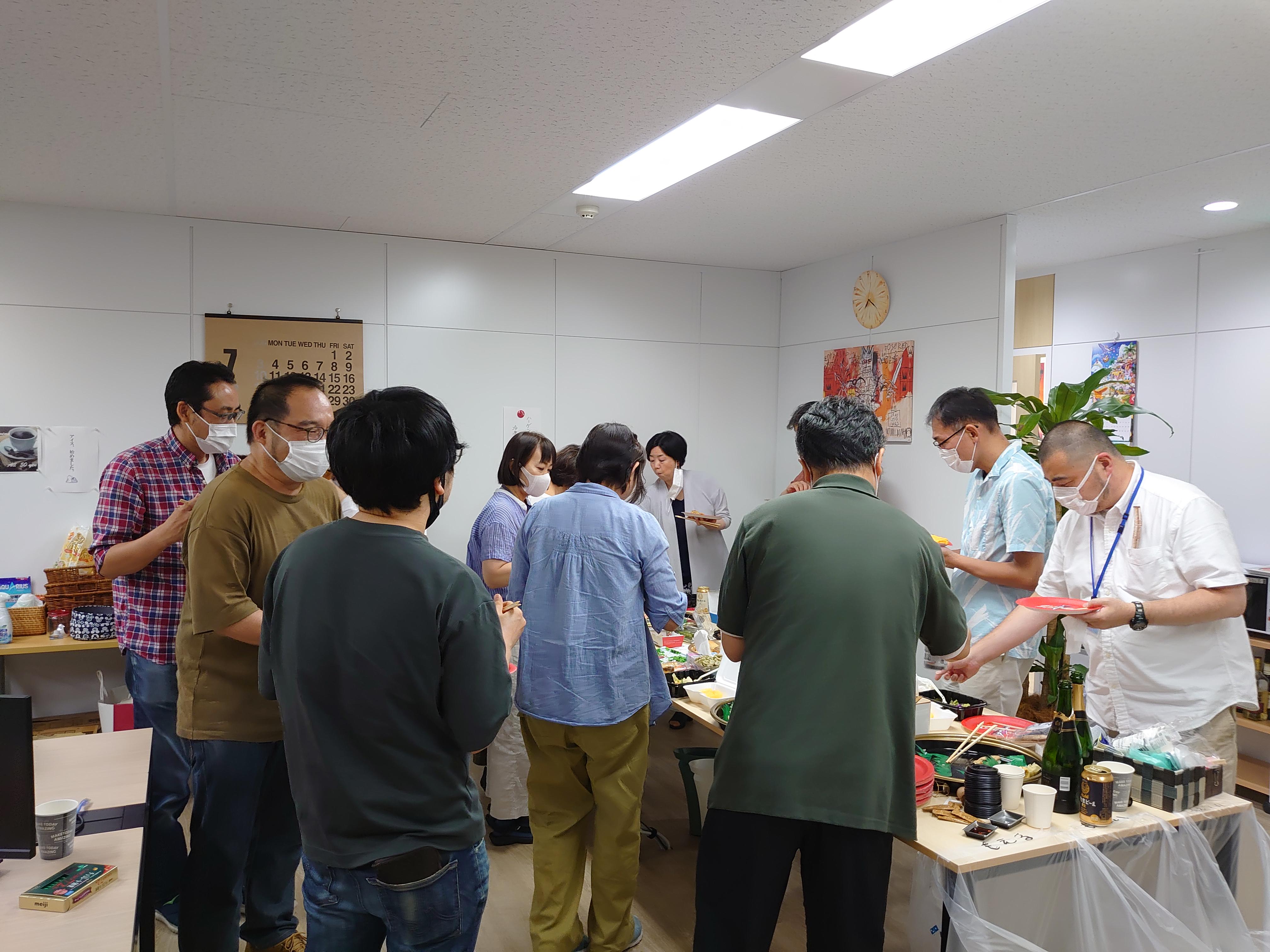 感染状況を見ながら、ビアパーティーや食事会を実施している。