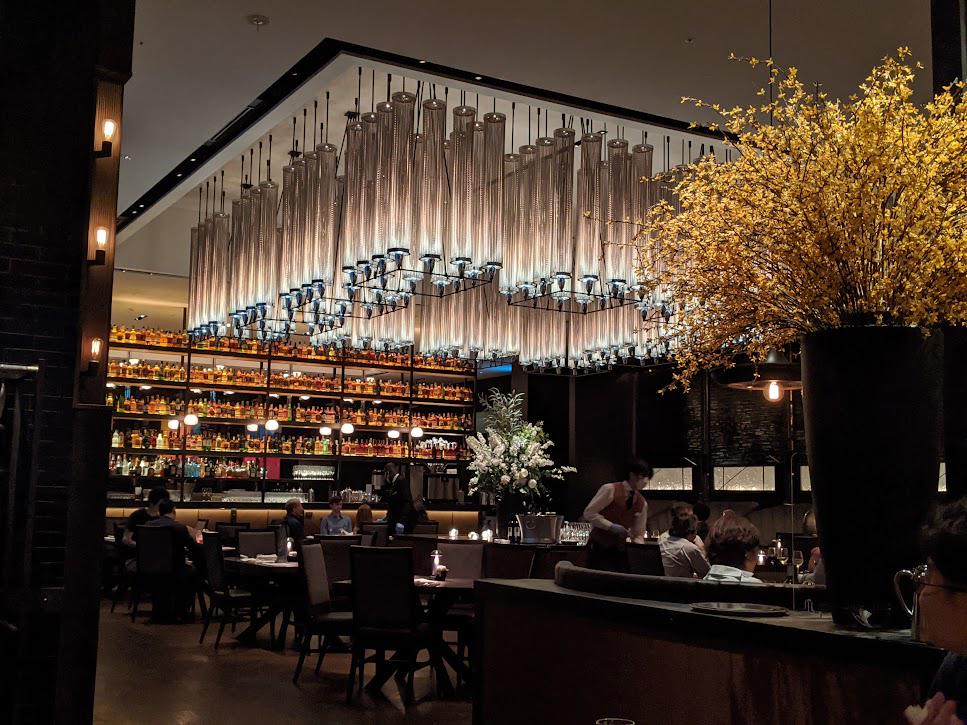 食事会ではごちそうを食べに行くことが多いとのこと。