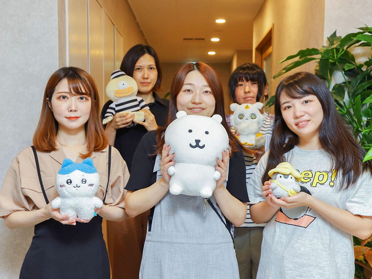 同社は、人気キャラクターのグッズ制作において企画開発から商品化、生産管理、販売までを一貫して手掛ける会社だ。