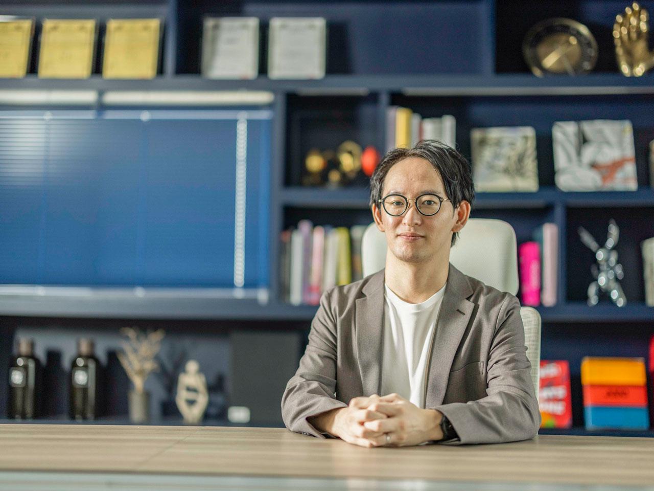 強みは、少額短期保険会社のサービスサイトや業務システムの開発。特殊な知識やノウハウを必要としており、これをベースに目下5社ほどのクライアントを集中的に抱えている。