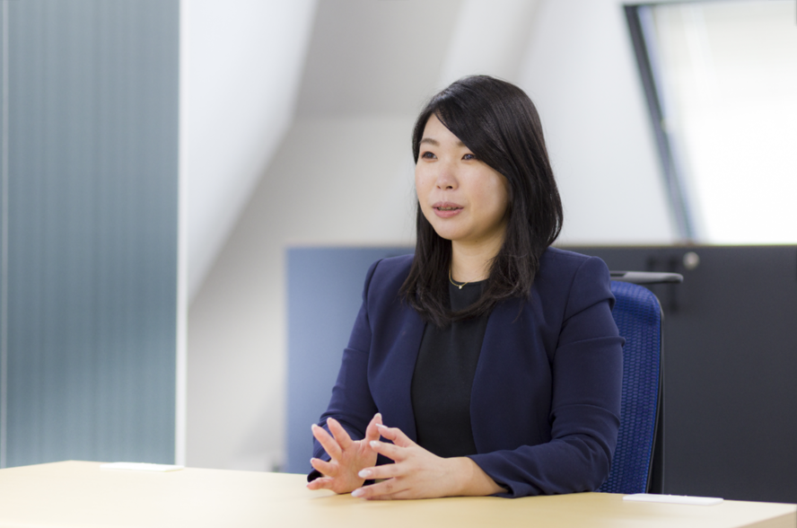 （写真：代表加藤）
ビジョンは、社名の由来である「戦略（ストラテジー）とITを統合し経営改善に貢献する」