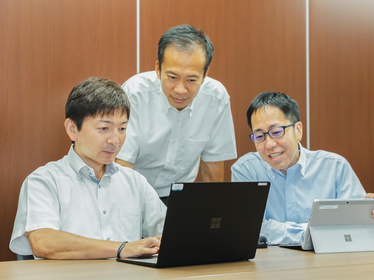 「待機児童問題」等、日本の社会的ニーズの高い分野に取り組むことで順調に成長を遂げてきた。近い将来の株式公開を視野に入れている。