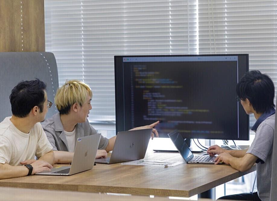 様々な企業からDX推進のご依頼をいただき、また、開発したシステムに対して高い評価をいただいております。