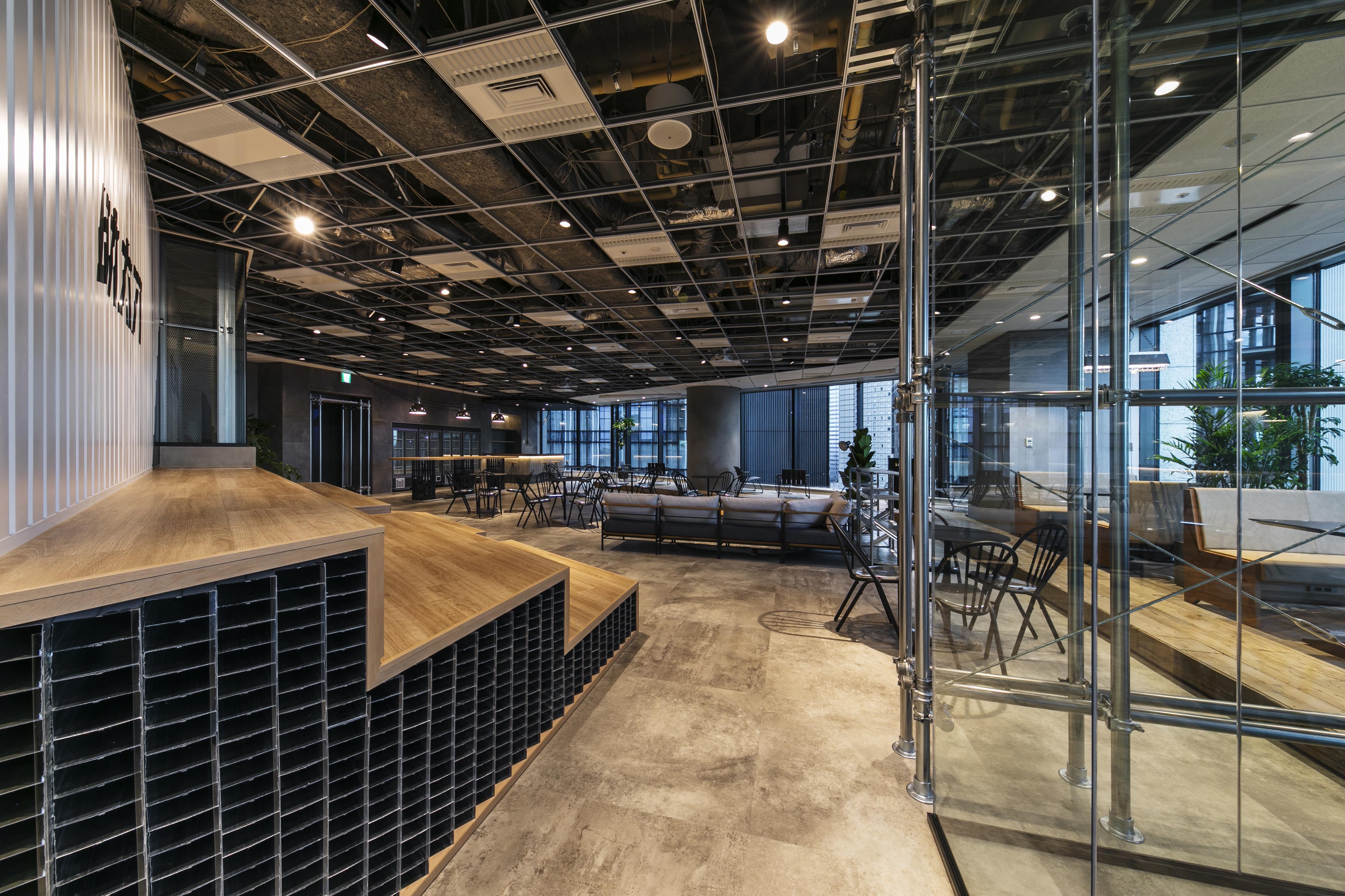 社員が自然と交流できるような、快適なオープンスペース。