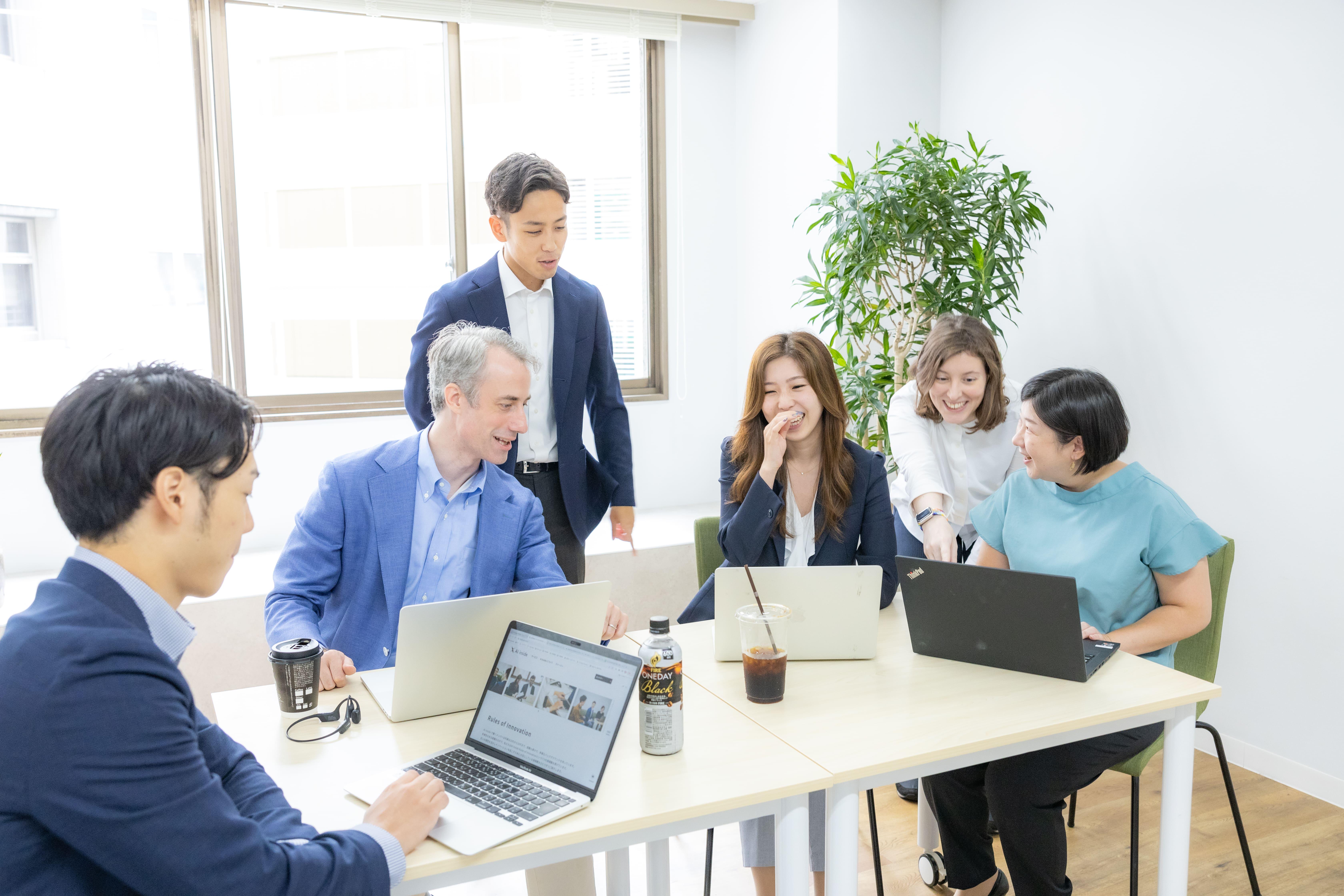 年代の違う社員が対等に本気で話し合う