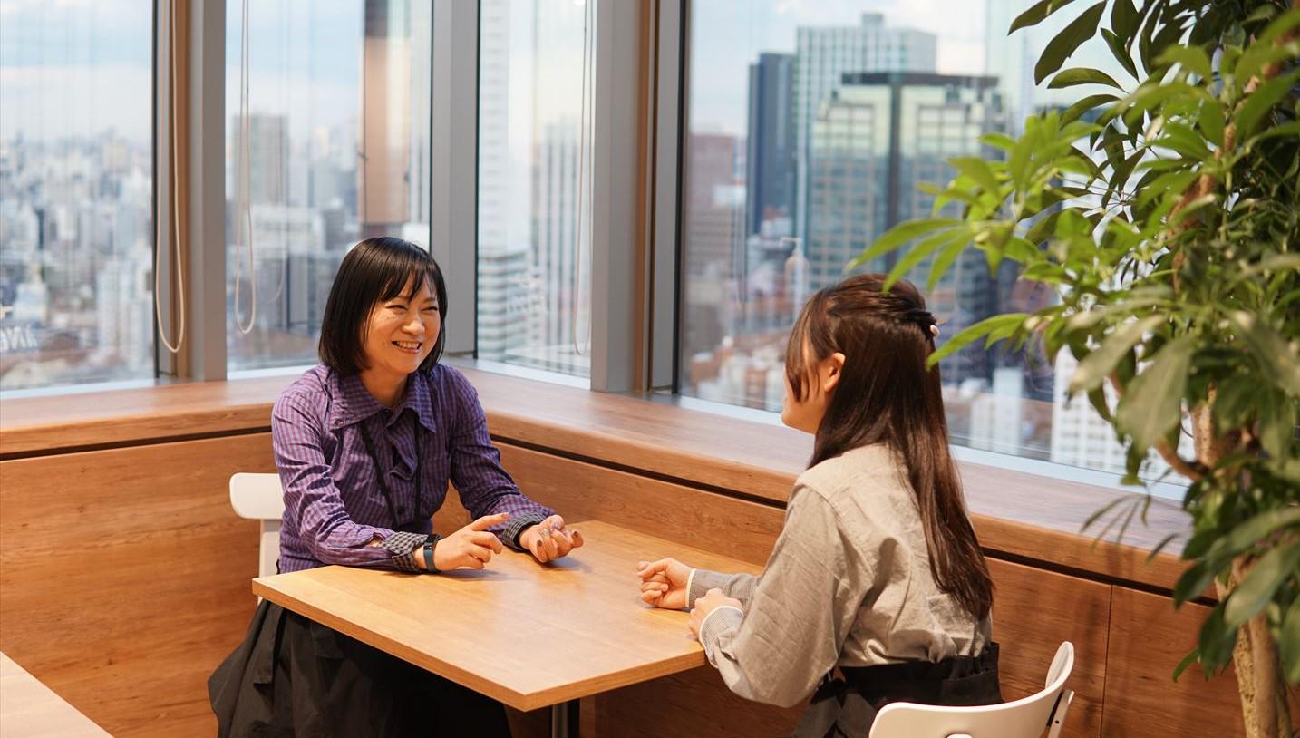 副業を解禁するなど、社員の働きやすさを追求し、自由な働き方をできるように人事制度も整備する。