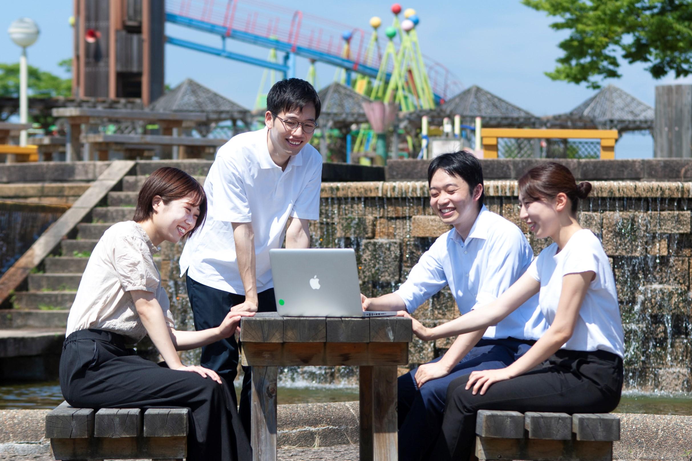 近くの公園でミーティング