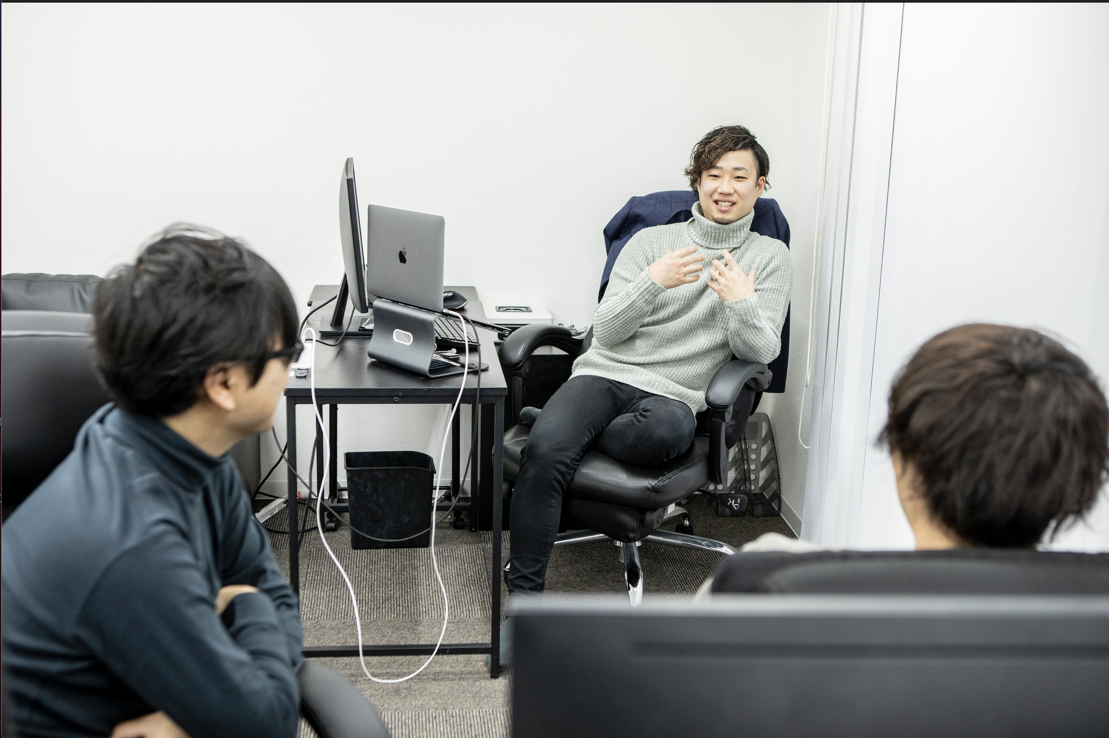 100社以上の芸能事務所と提携し、このネットワーク力で既存サービスからのリプレイスを図る。