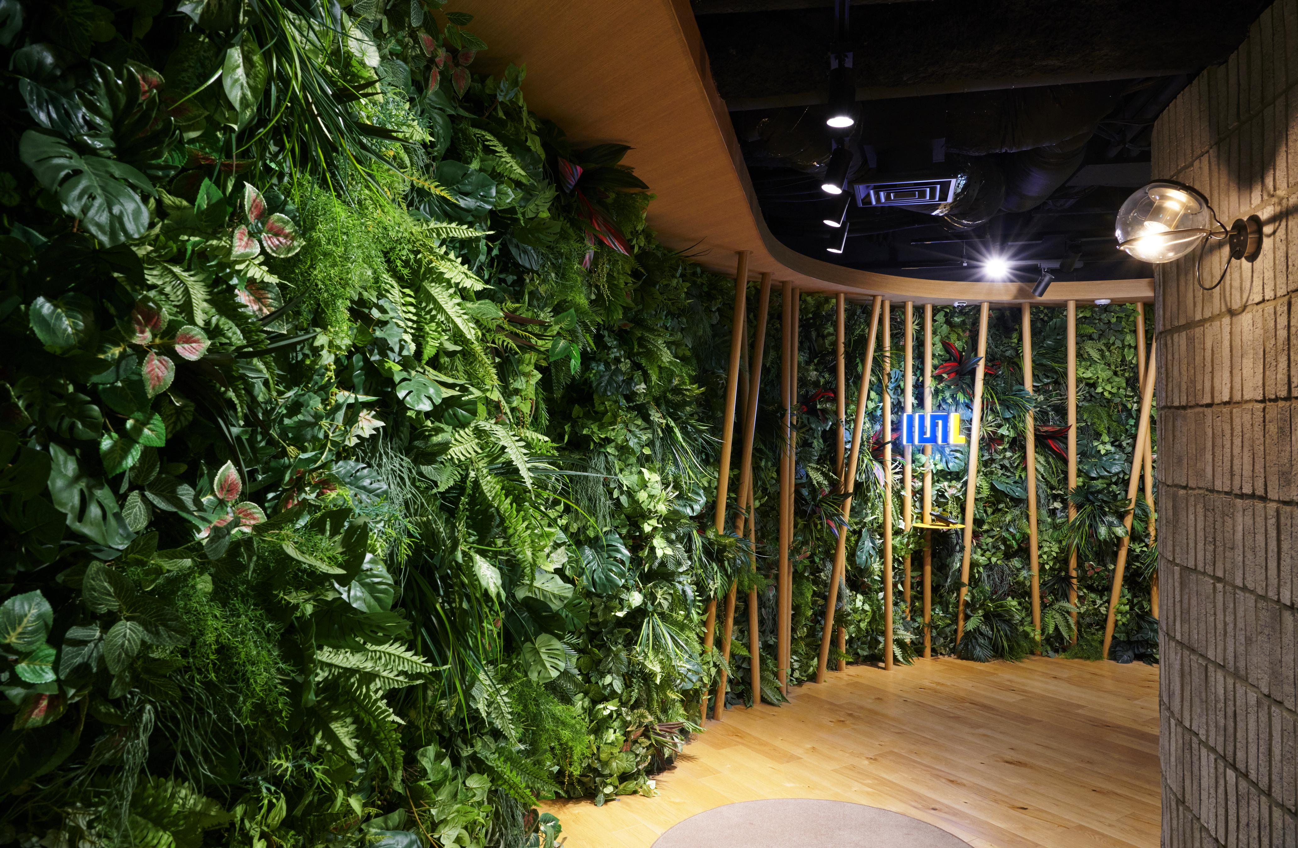 緑溢れるエントランス