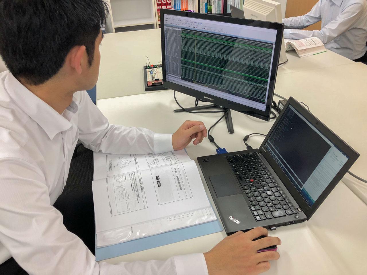 近年は業務アプリ、WEBアプリの領域にも事業を拡大し、約110名のエンジニアを、約30カ所の開発現場へ派遣中だ。