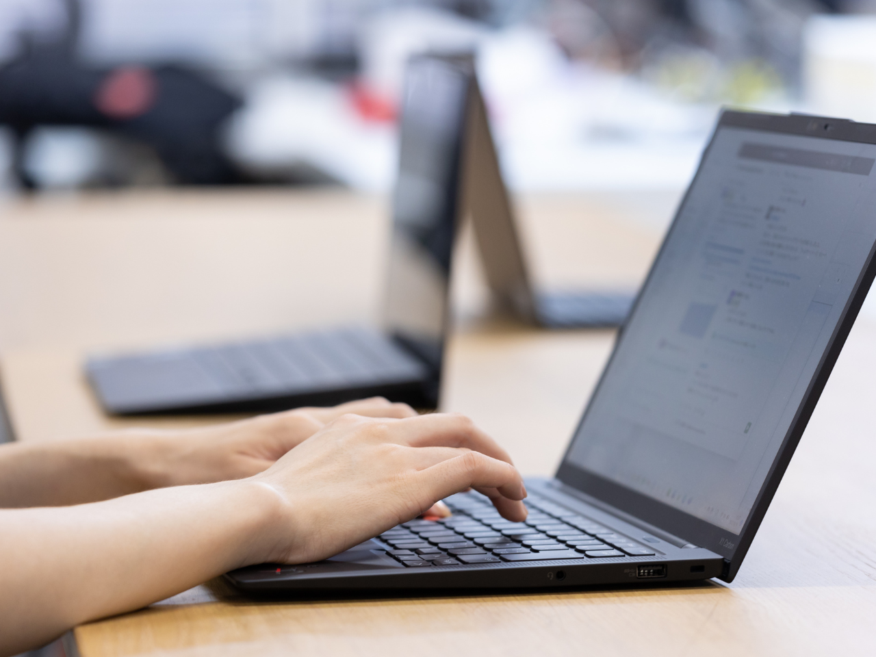 直接取引を行うクライアントと対話を重ねながら、システムを使いこなし価値を生み出せるように伴走するスタイルが特徴だ。