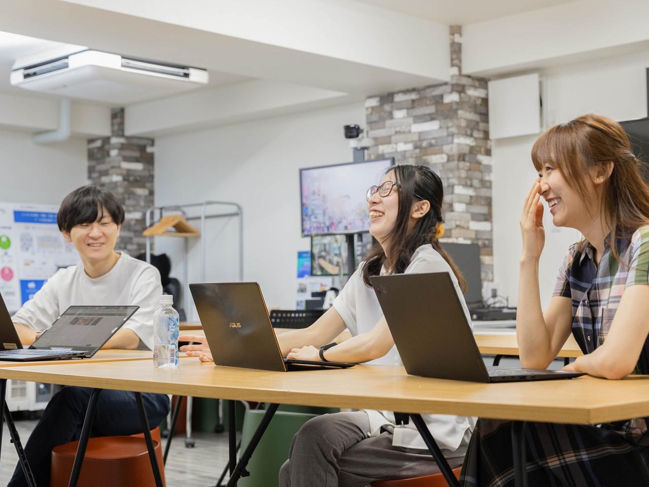 デバイスやプラットフォームに合わせ、ユーザーにとって最適なツールに変換することで高いCXを創出している。