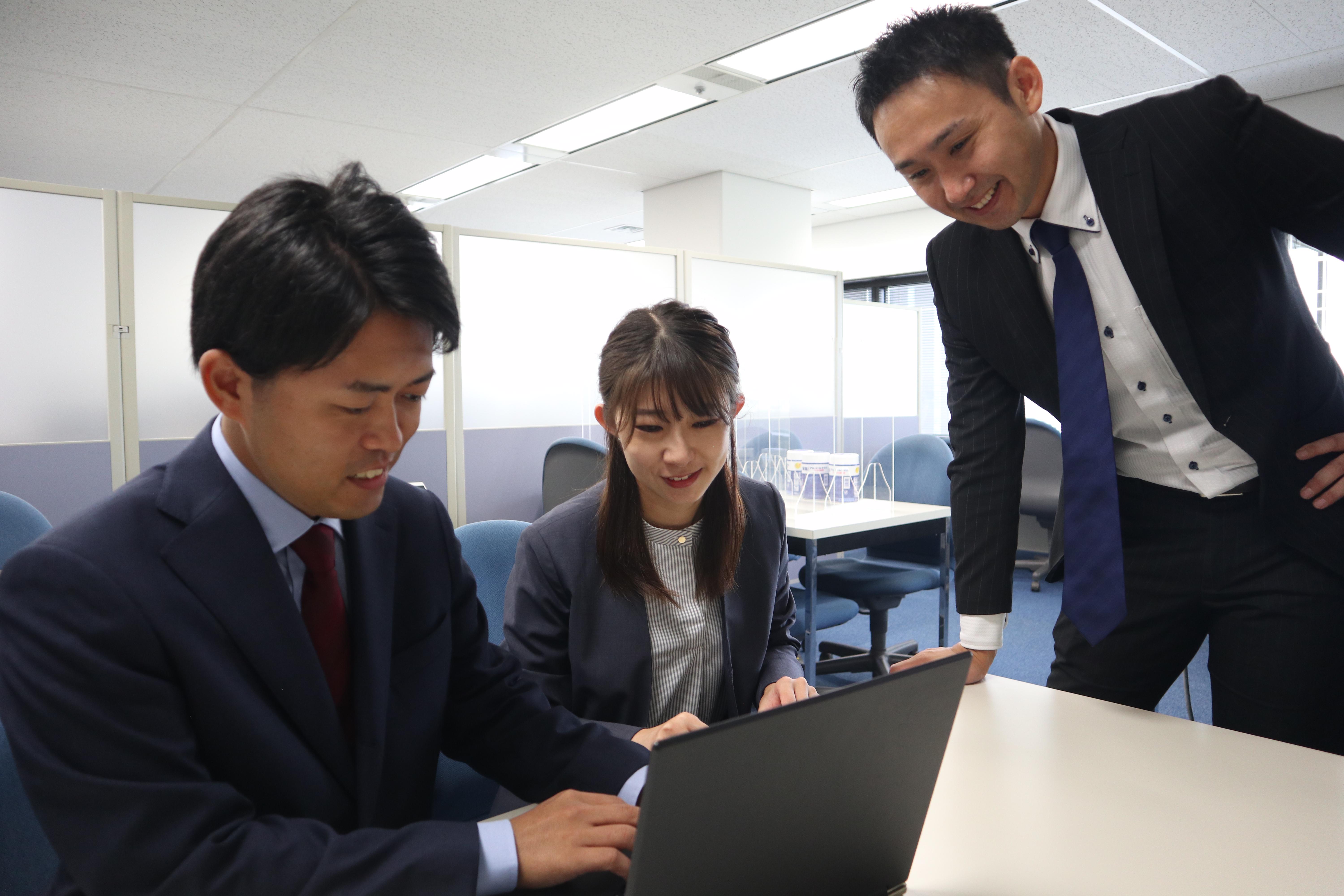 チームでの開発が中心です。風通しが良い社風なのでコミュニケーションの取りやすい環境で開発を進められます。