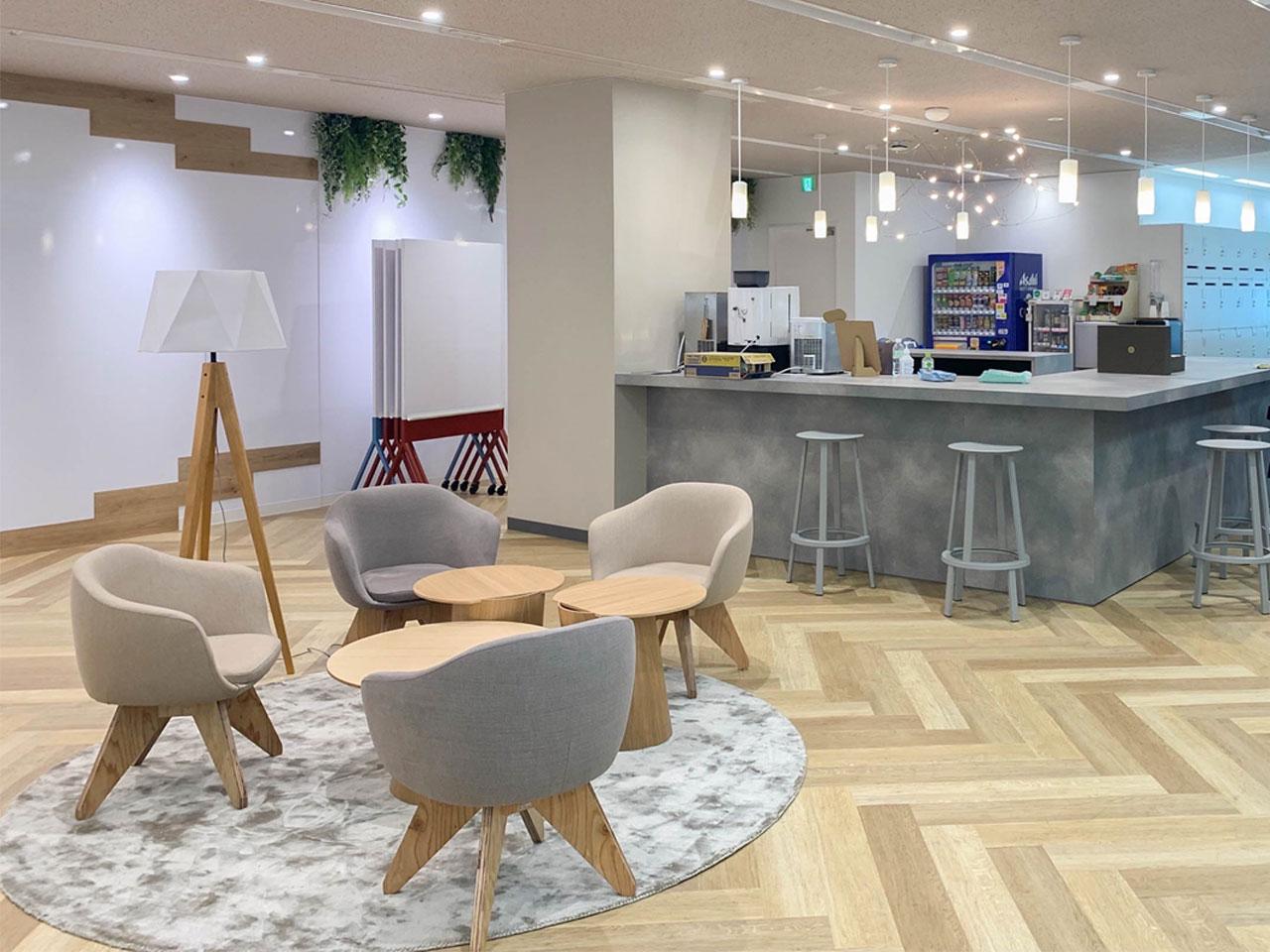 特徴は、①500社弱の顧客はほぼ売上高5,000億円以上の大手企業②約1,400名に及ぶプロフェッショナルタレントとのパートナーネットワーク③特定の理論やメソッド、ツール等を持たないこと。