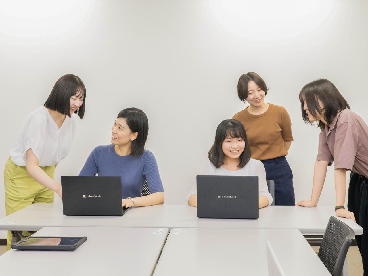 生鮮食品卸売市場の水産・青果仲卸業者および、卸売業者向けの総合販売管理パッケージシステムを開発・提供する。