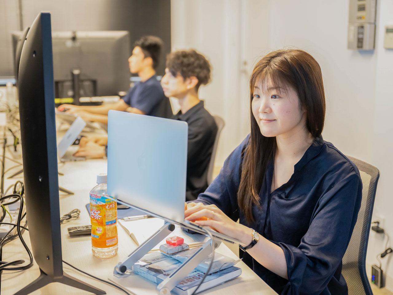 衣笠氏は誰もが知る人気ソーシャルゲームについて、クリエイターとしても、また数字面でも統括してきた人物である。