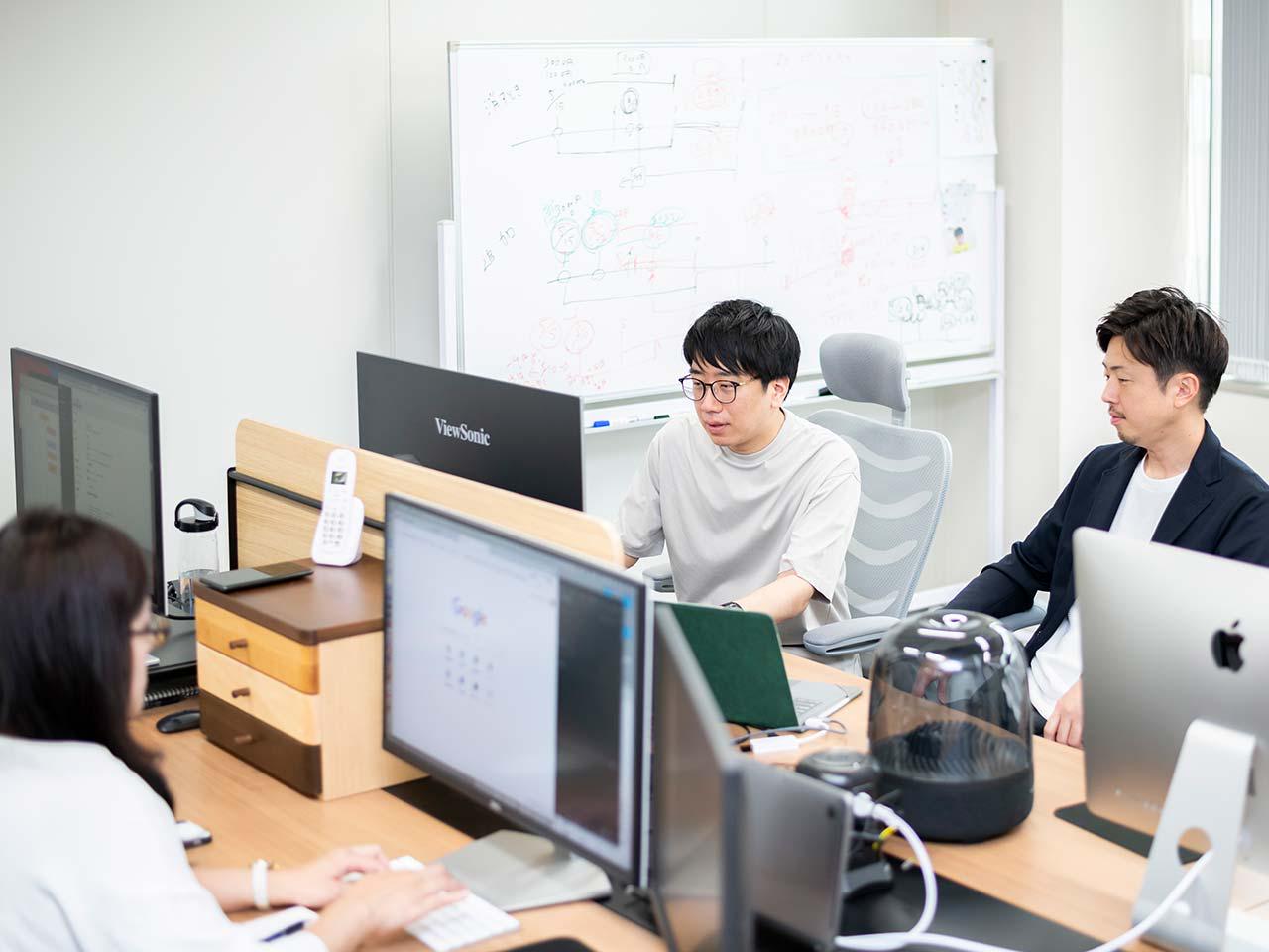 開発環境は十分なスペースも有り、のびのび開発できます。