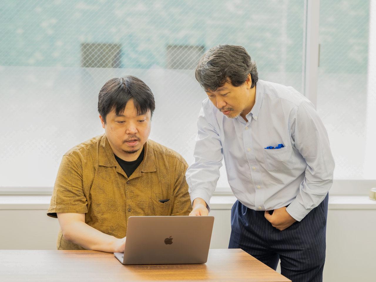 トップの実力で大規模なプロジェクトがスタートするが、それを実現してプロジェクトを大きく育てているエンジニアとの信頼関係は厚い。