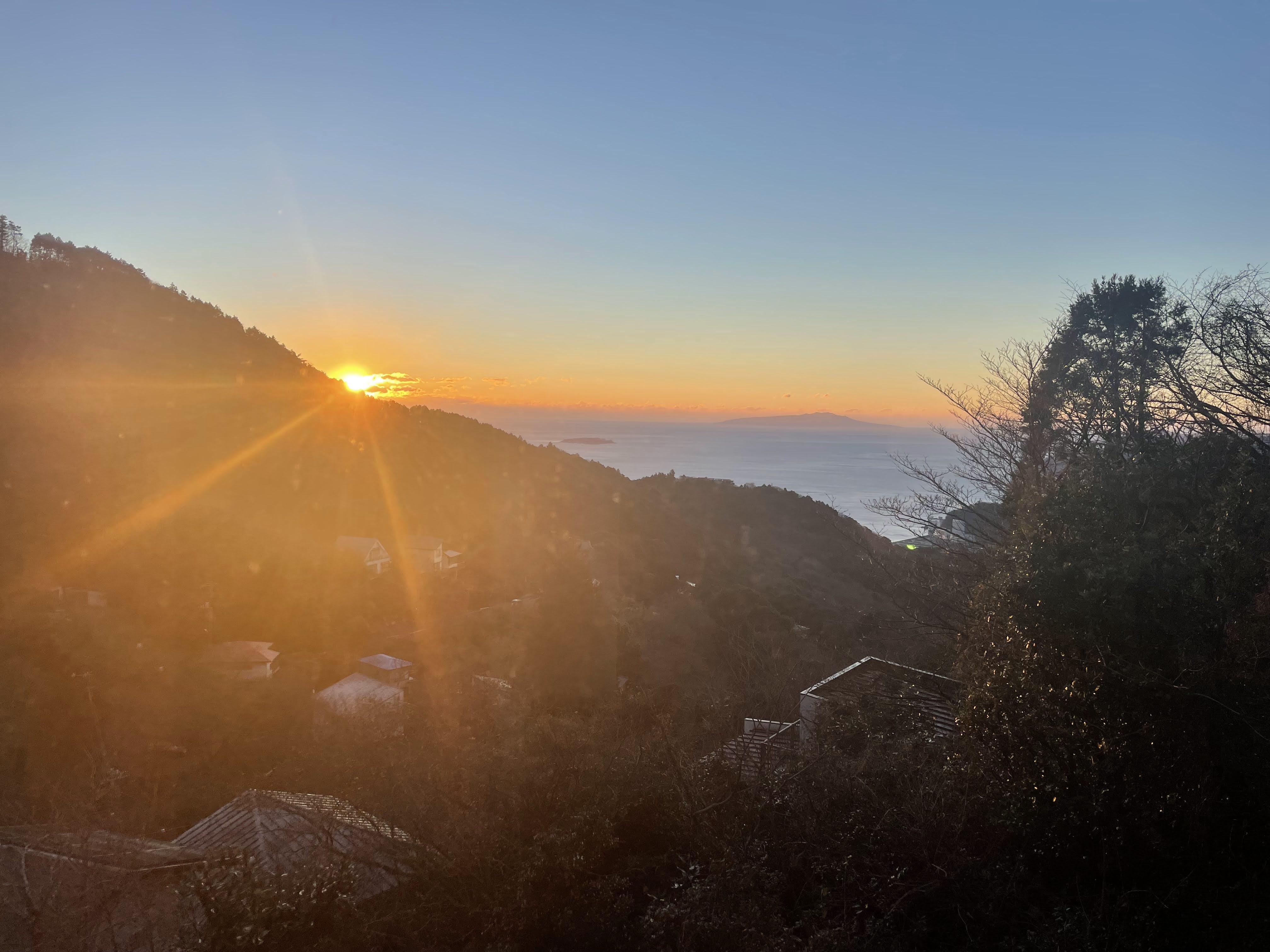 メガベンチャーやフリーランス、看護師など多様な経験を持つメンバーが集まっています。