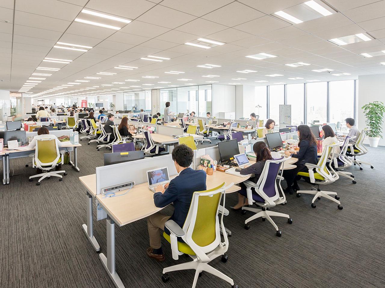 働き方の自由度は高く、フルフレックスが基本で、社員一人ひとりの主体性を重要視している。