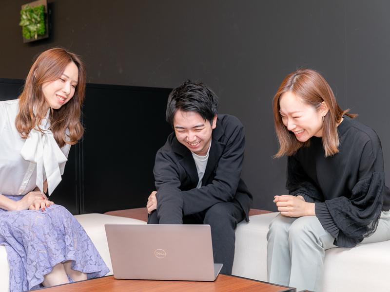 社内の休憩スペースで業務後に軽くお酒を飲む事もあります。