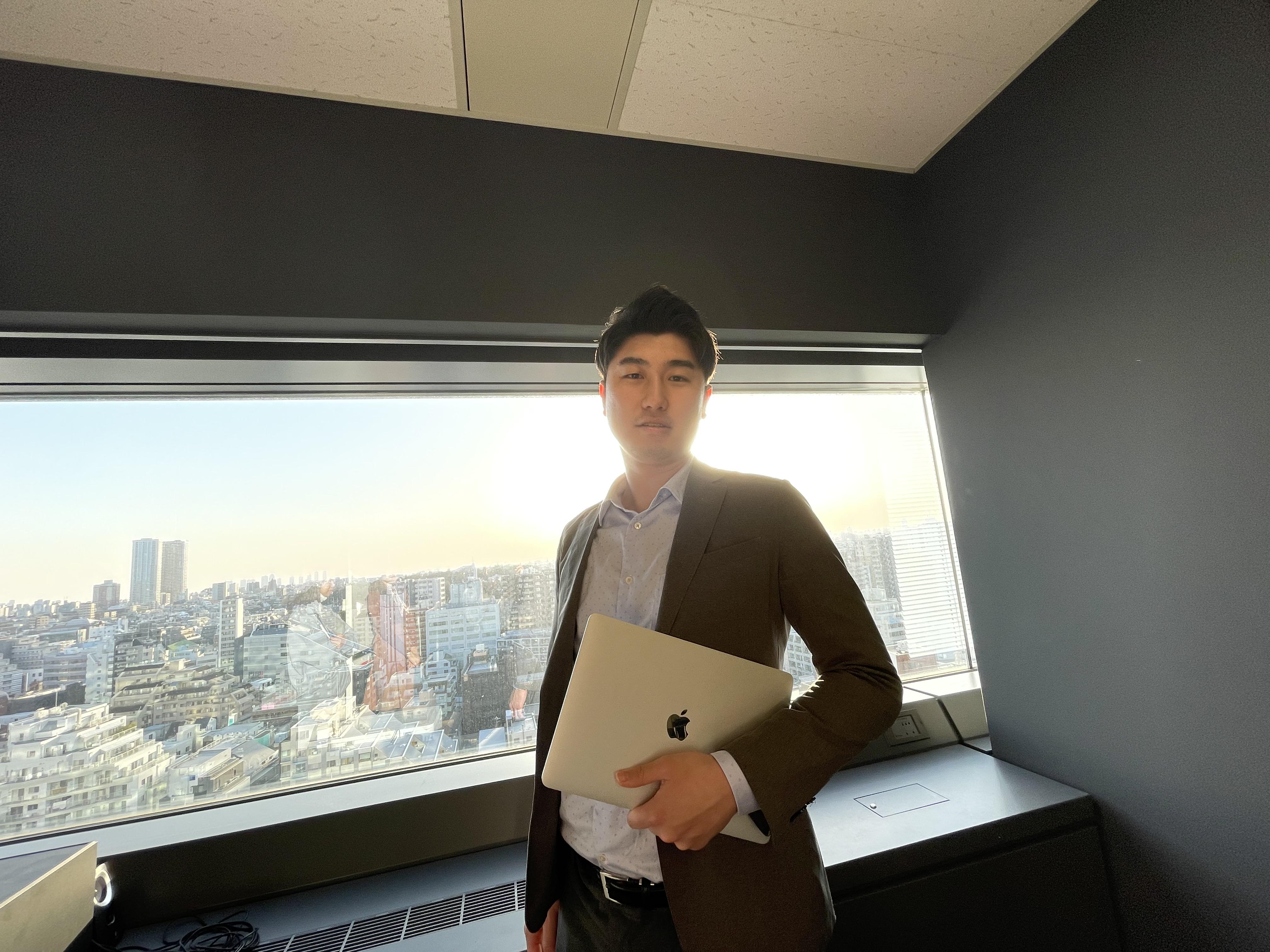 天気が良ければオフィスからは富士山も見えます。（うちのカメラマンあるあるの逆光でこの写真では見えませんが）